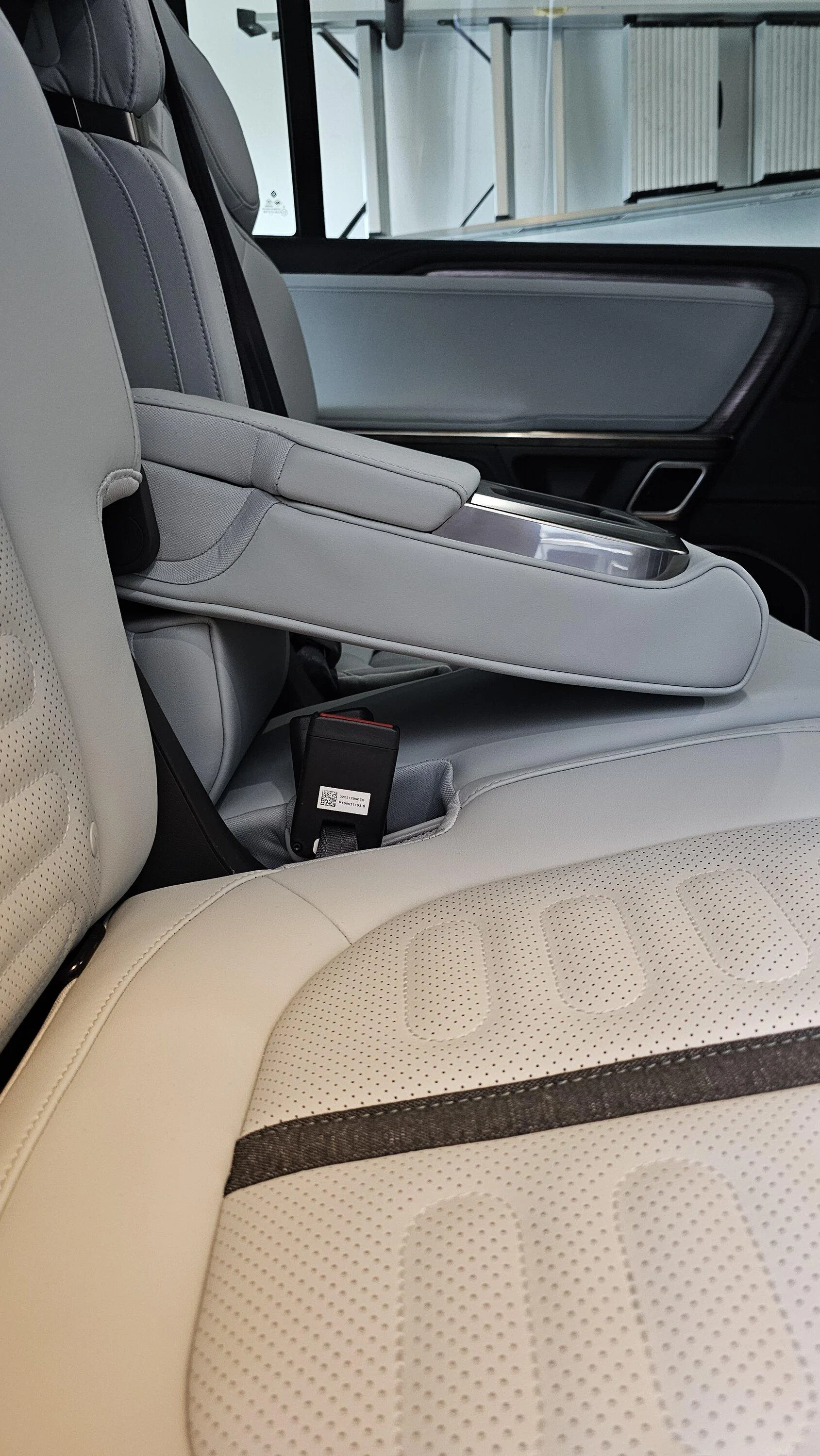 Rivian R1T R1S 2nd row arm rest supposed to be like this? 20230531_180156