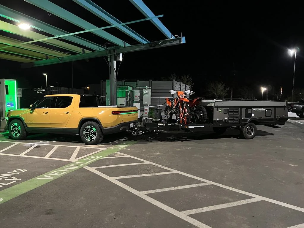 Rivian R1T R1S COMPASS YELLOW R1T Photos FA3C0C6C-B91D-4DF4-AA3B-9A057A739D4C_1_105_c