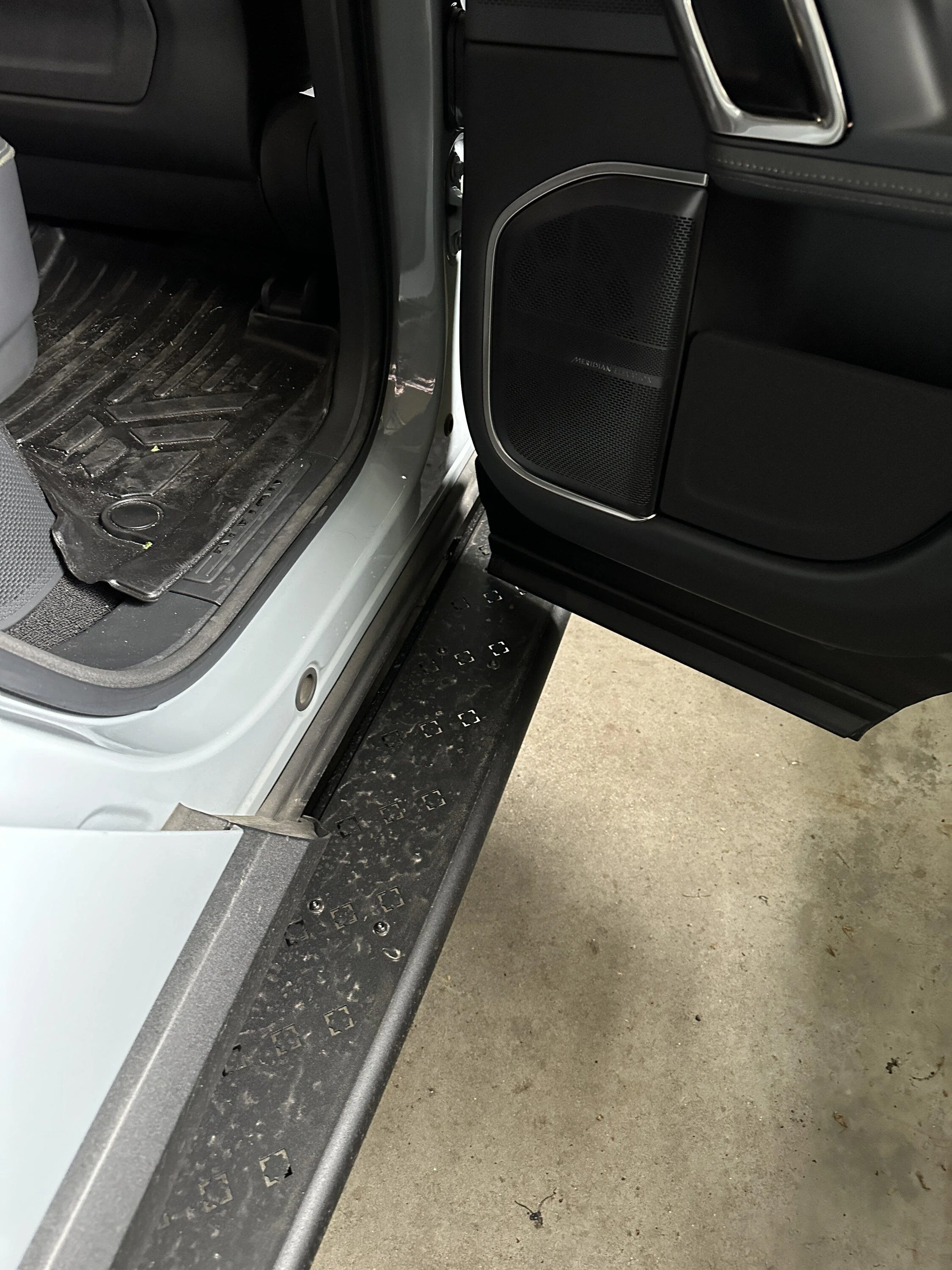 Rivian R1T R1S Introducing RMaxx Running Boards & Rock Sliders for Rivian R1T / R1S from Team 1EV IMG_1500