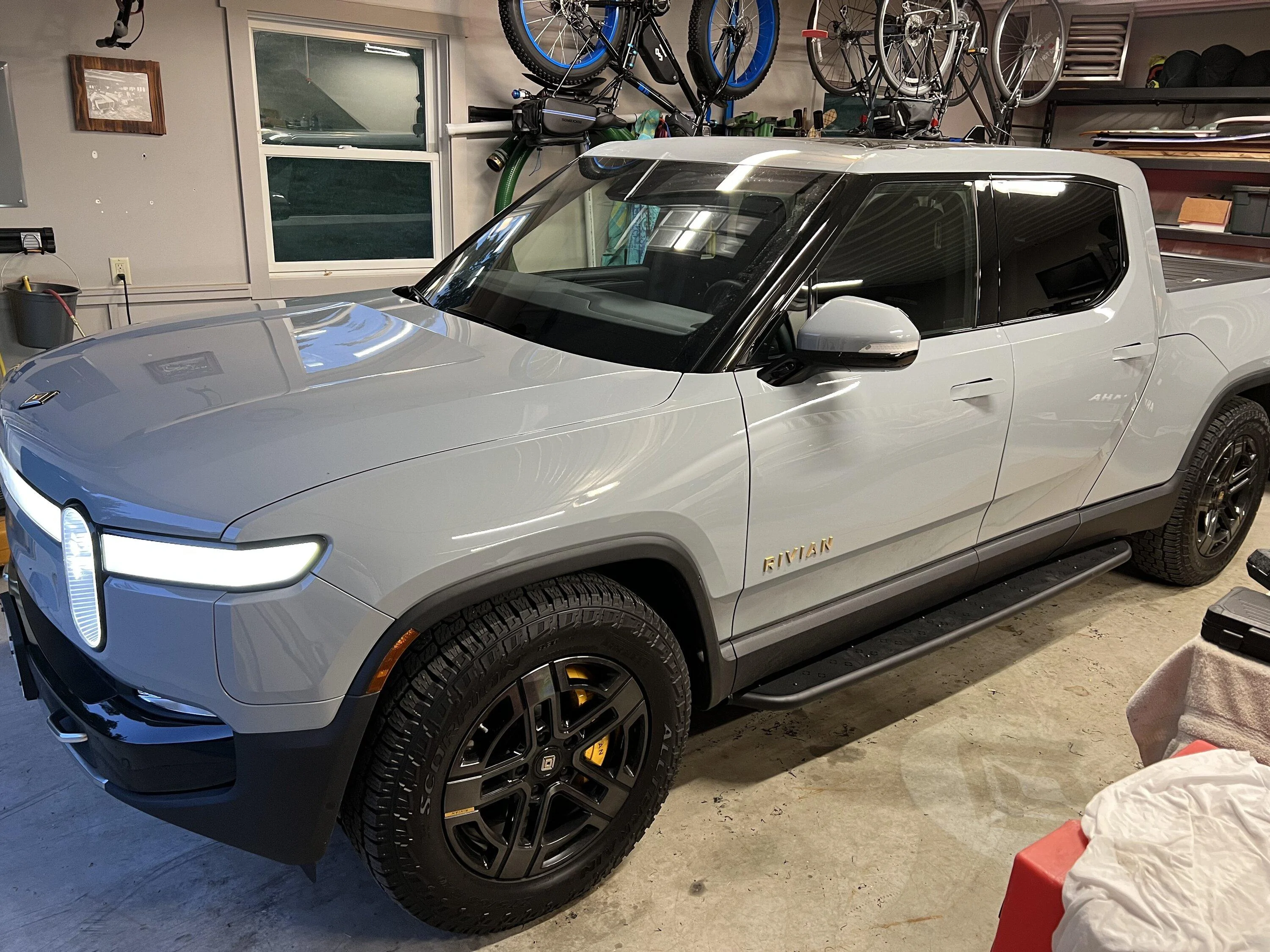 Rivian R1T R1S Introducing RMaxx Running Boards & Rock Sliders for Rivian R1T / R1S from Team 1EV IMG_1920