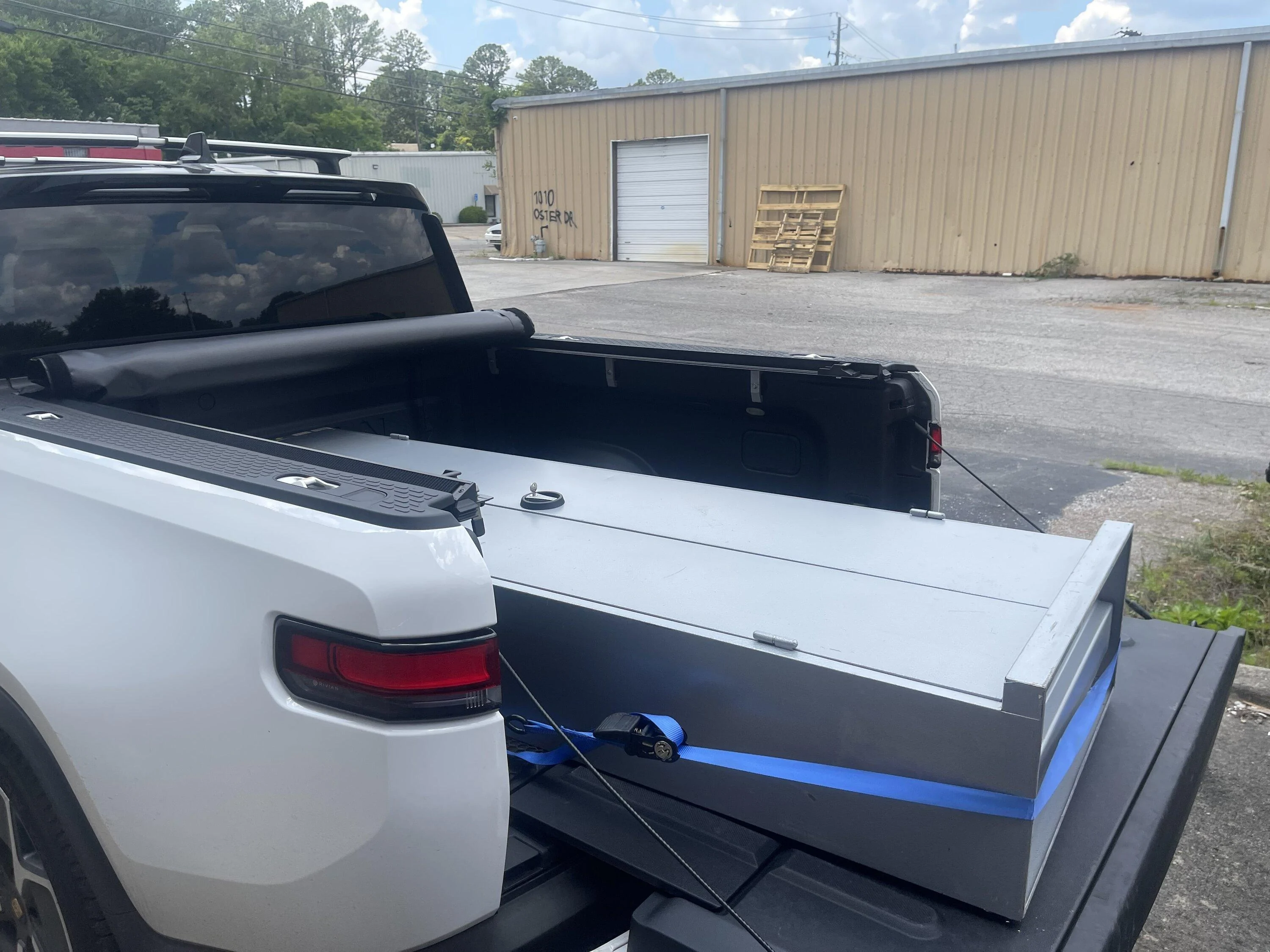 Rivian R1T R1S Drywall sheets?  No problem.  R1T can fit a bunch of 4x8 material with ease. IMG_1813