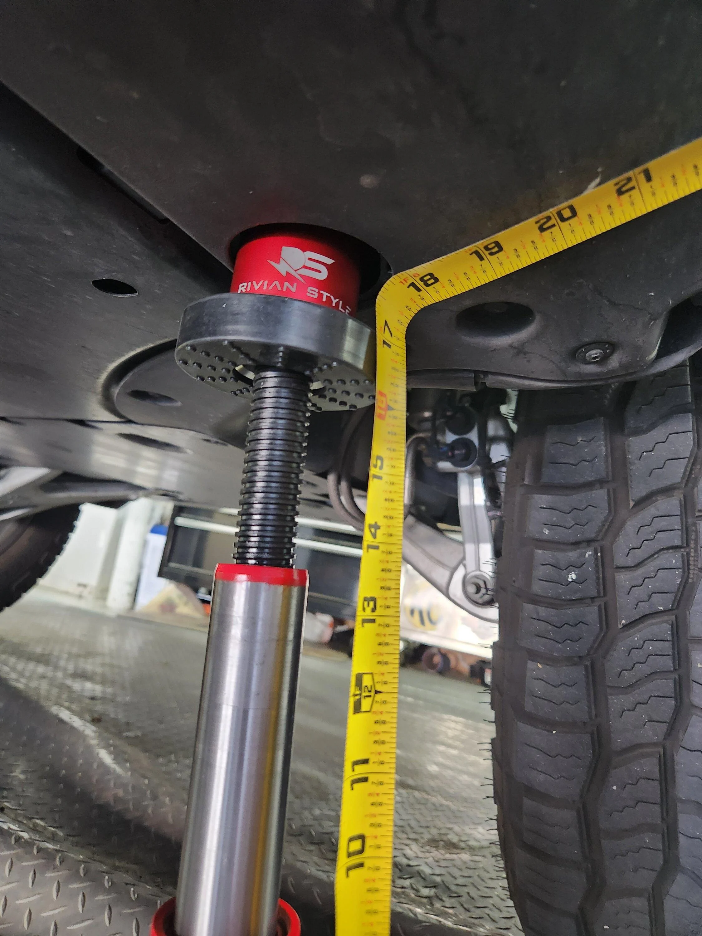 Rivian R1T R1S Flat tire. No spare. 20230418_151721