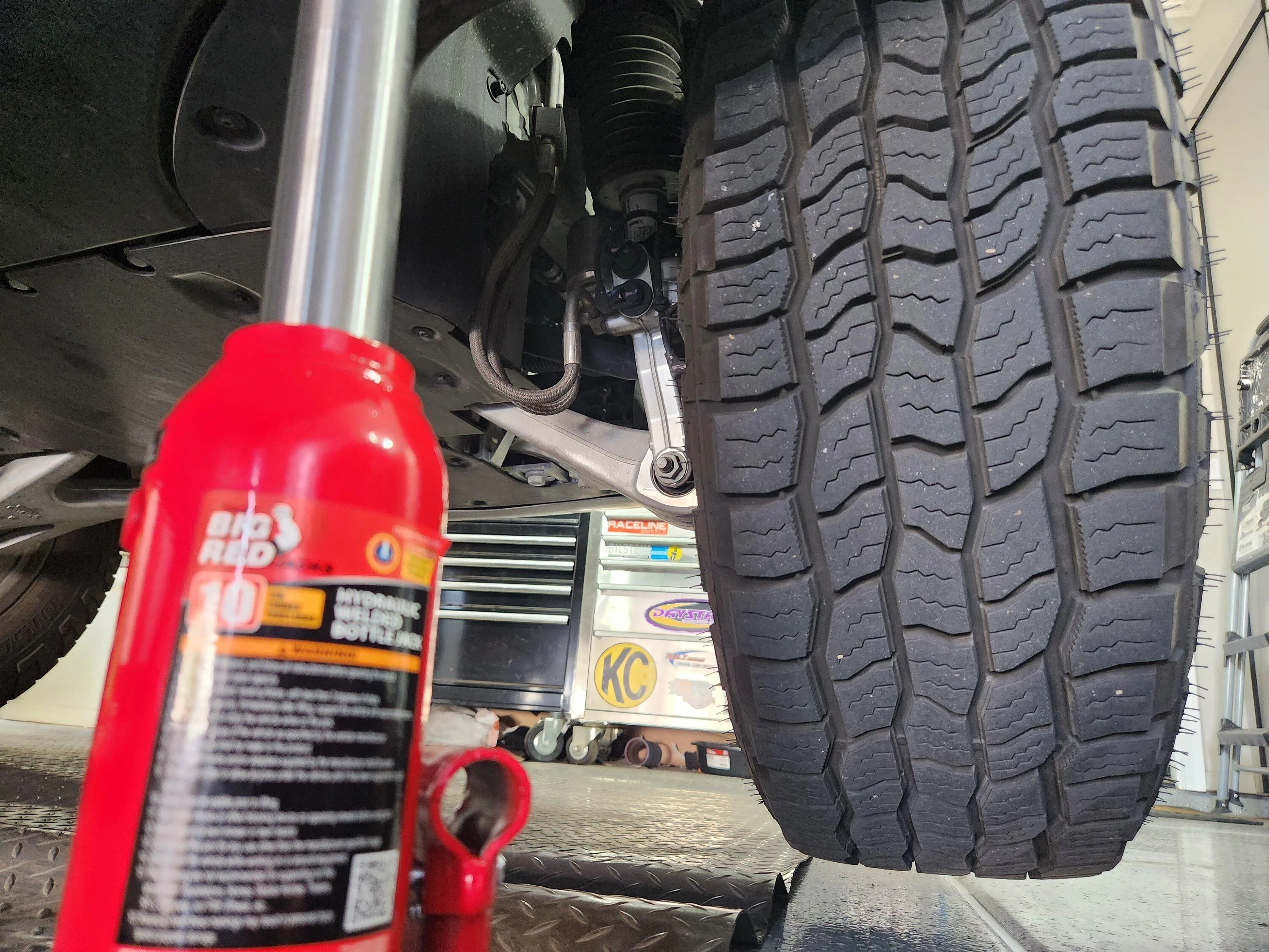 Rivian R1T R1S Flat tire. No spare. 20230418_152030