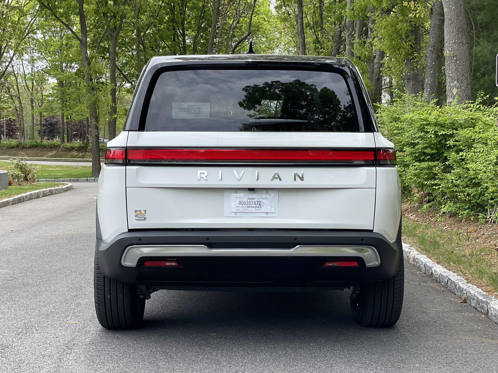 Rivian R1T R1S For Sale R1S Launch Edition - Glacier White / Ocean Coast / 22” Sport Bright - NYC Long Island Area d84241242f0a33db4b9775efaf6e2a02