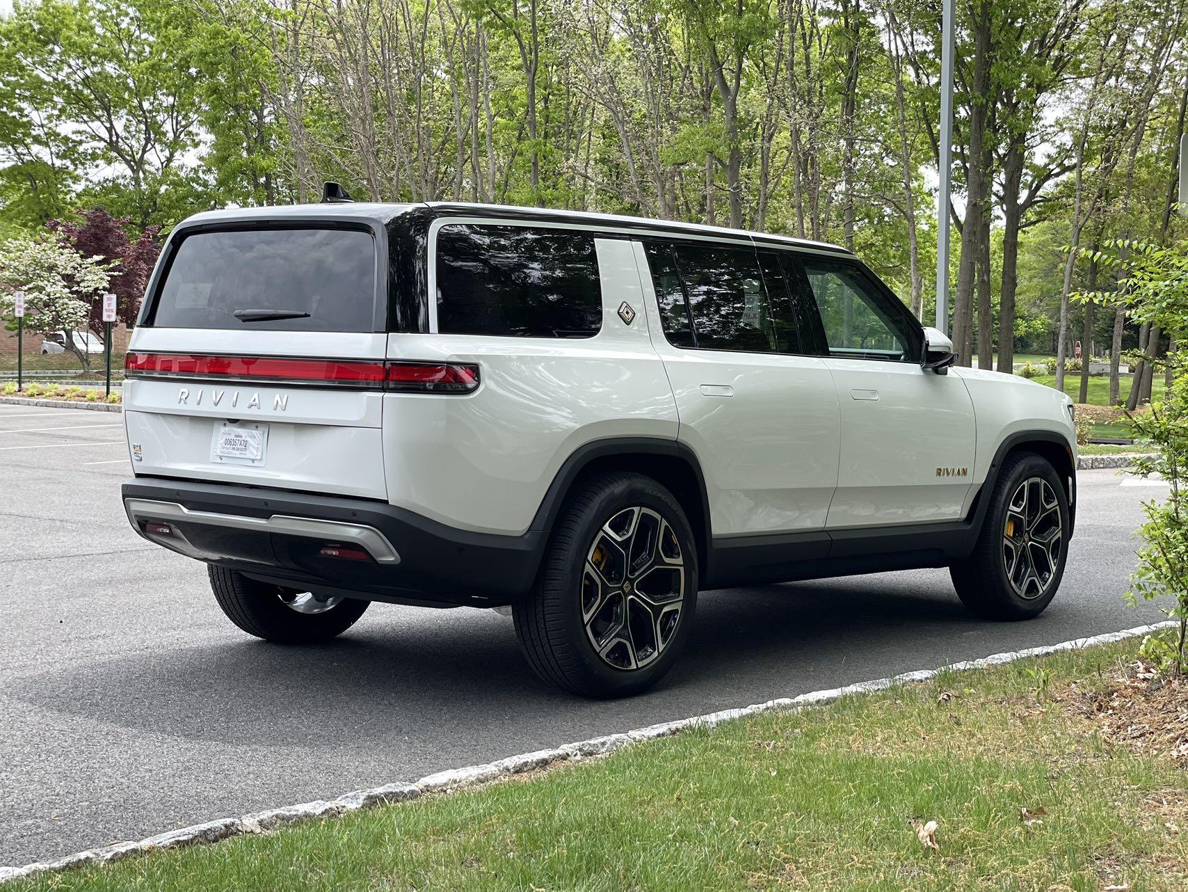 Rivian R1T R1S For Sale R1S Launch Edition - Glacier White / Ocean Coast / 22” Sport Bright - NYC Long Island Area 19cb7033f4241a3f29633ee4d411401c
