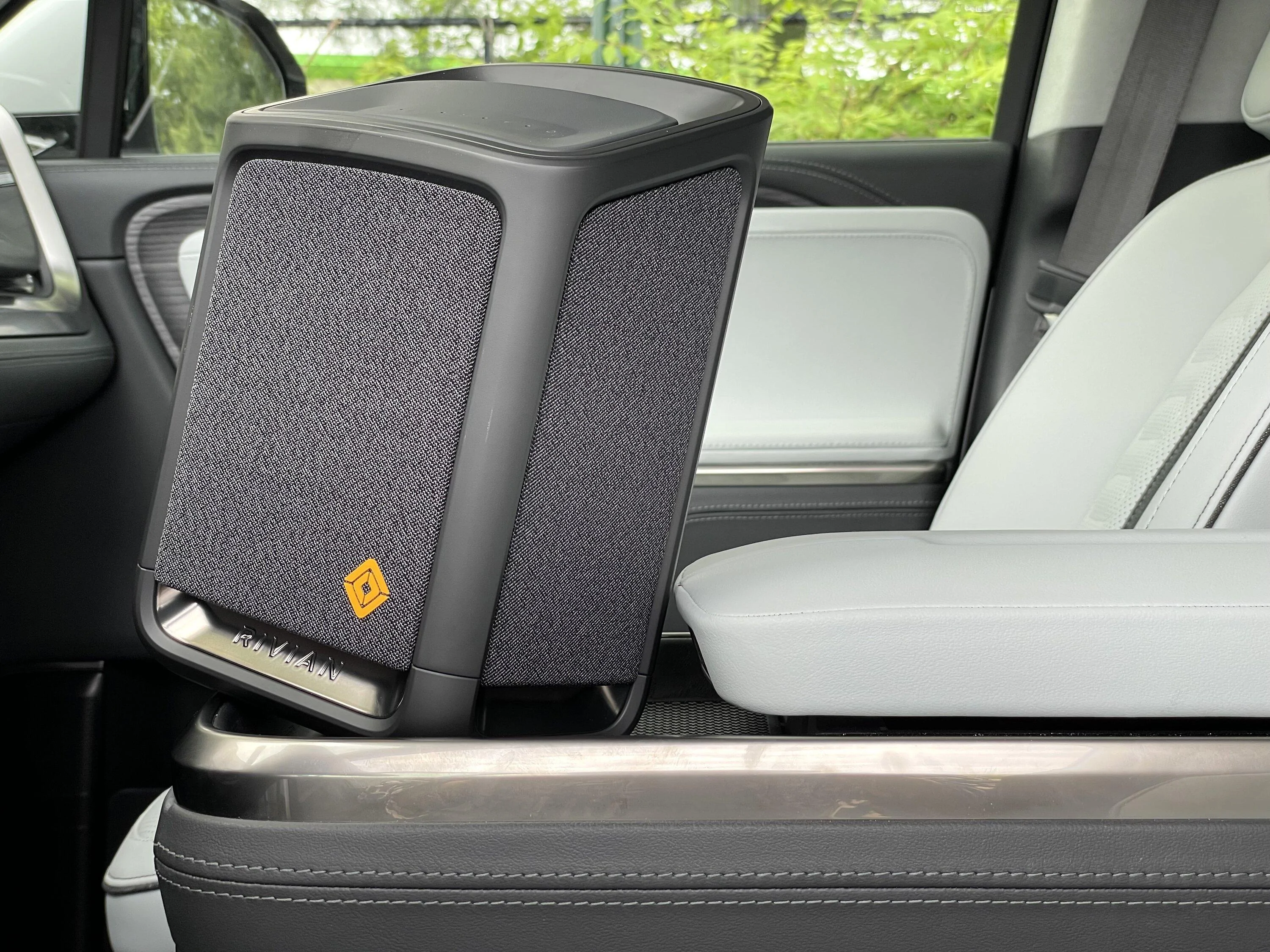 Rivian R1T R1S For Sale R1S Launch Edition - Glacier White / Ocean Coast / 22” Sport Bright - NYC Long Island Area cc6a9818f4af825c9ea72de89f82d9b6
