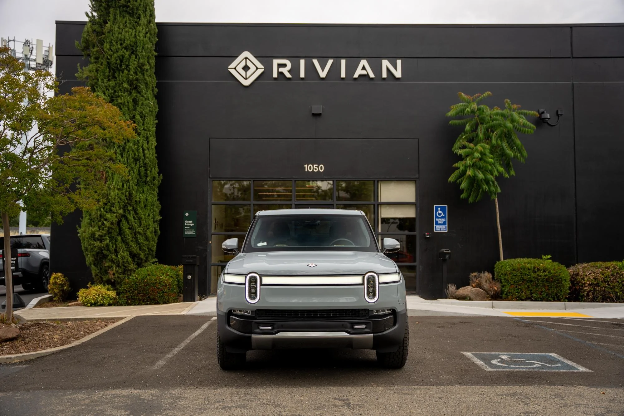Rivian R1T R1S Second Attempt - Fast shop access! DSC07345