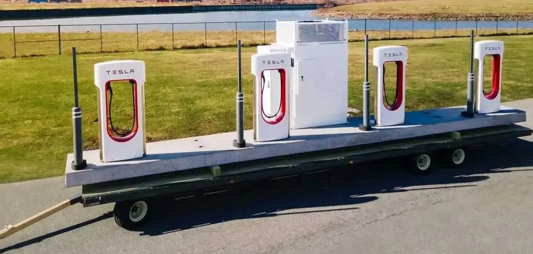 Rivian R1T R1S GM adopts Tesla's NACS standard! Munro begs Rivian to switch CwvVdOu