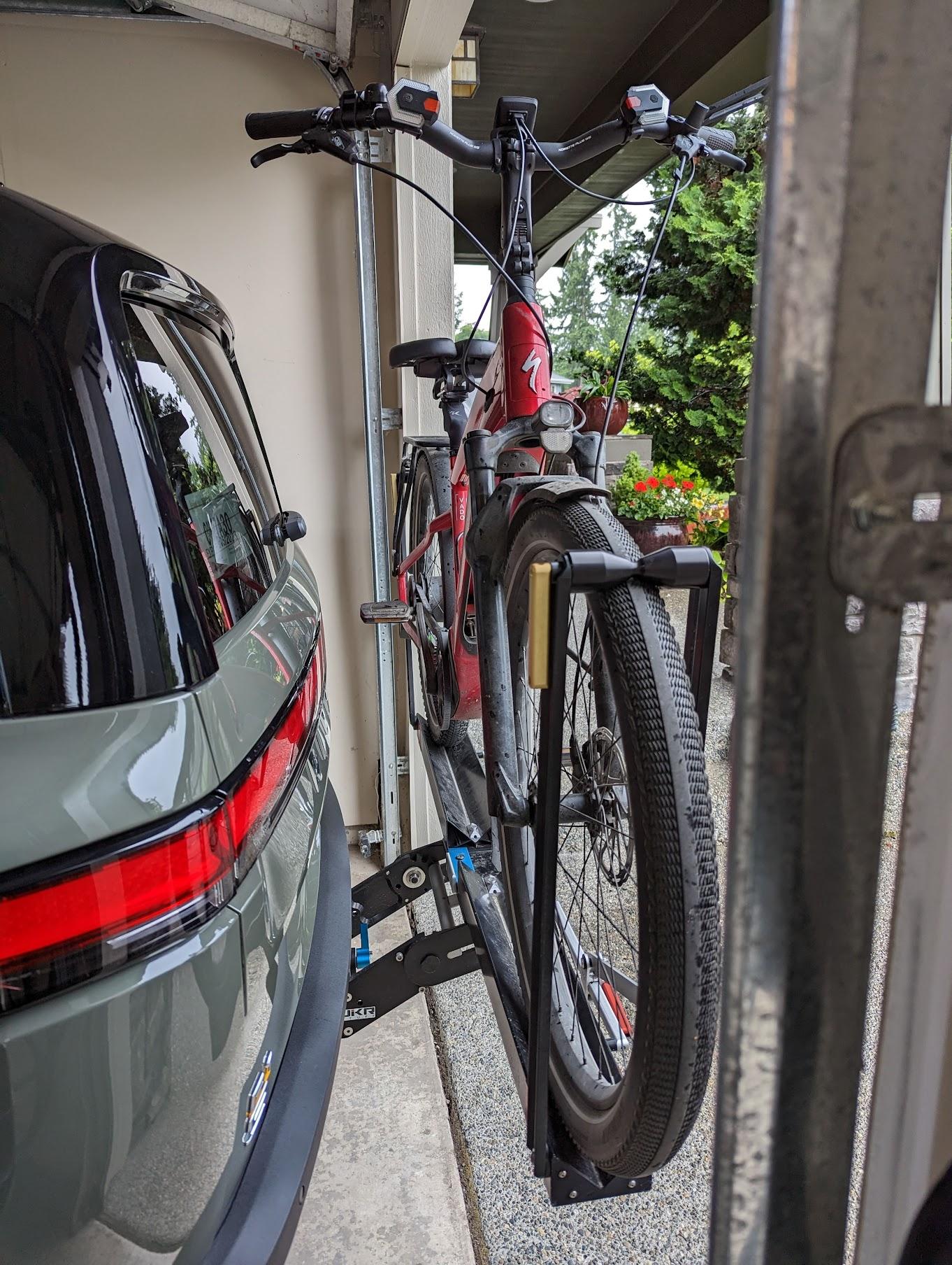 Rivian R1T R1S Anyone racking Fat Tire E-bikes with their Rivian? Mach2 side view