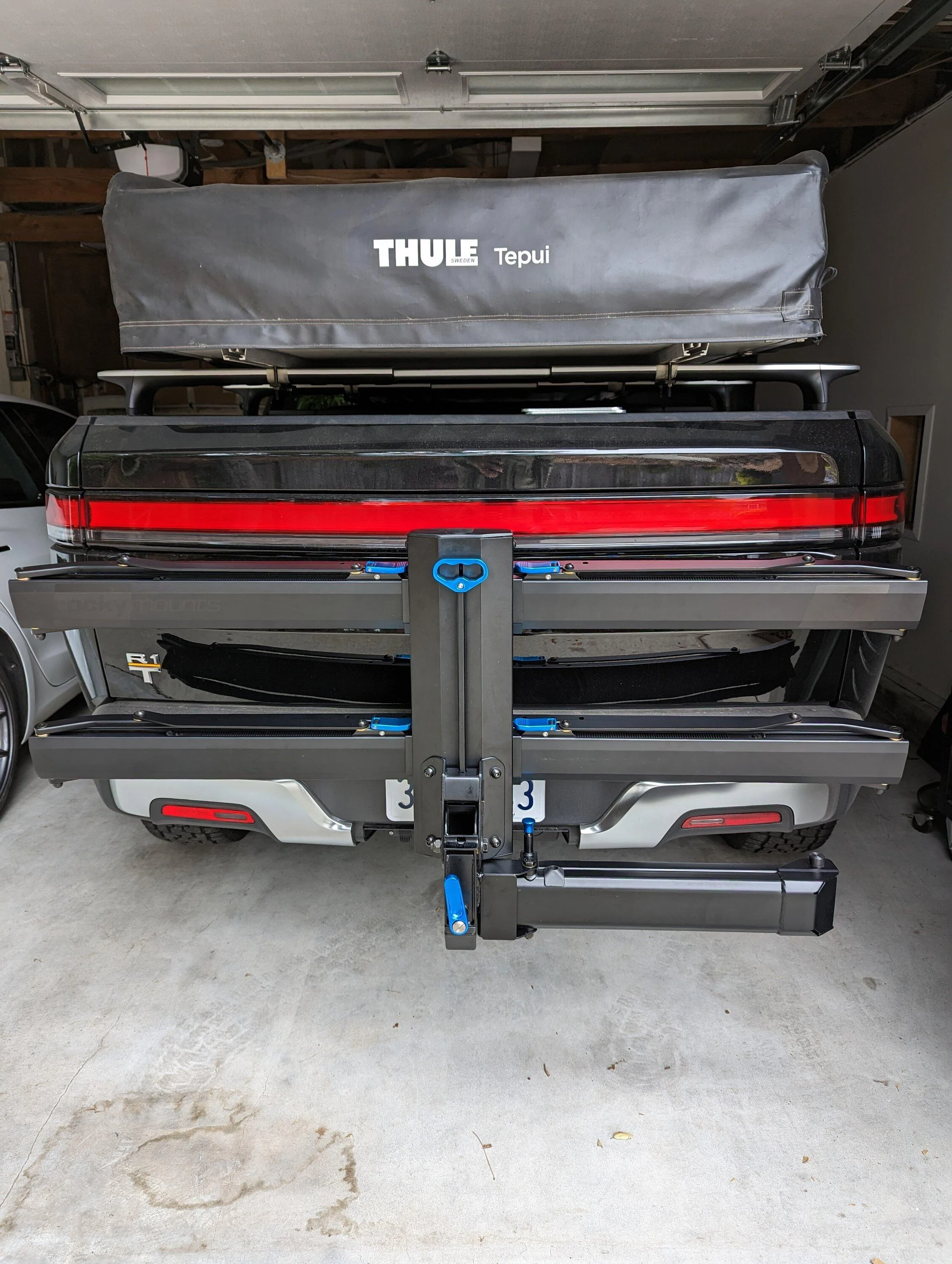 Rivian R1T R1S RockyMounts AfterParty Hitch rack - installed photos & review 1000003197