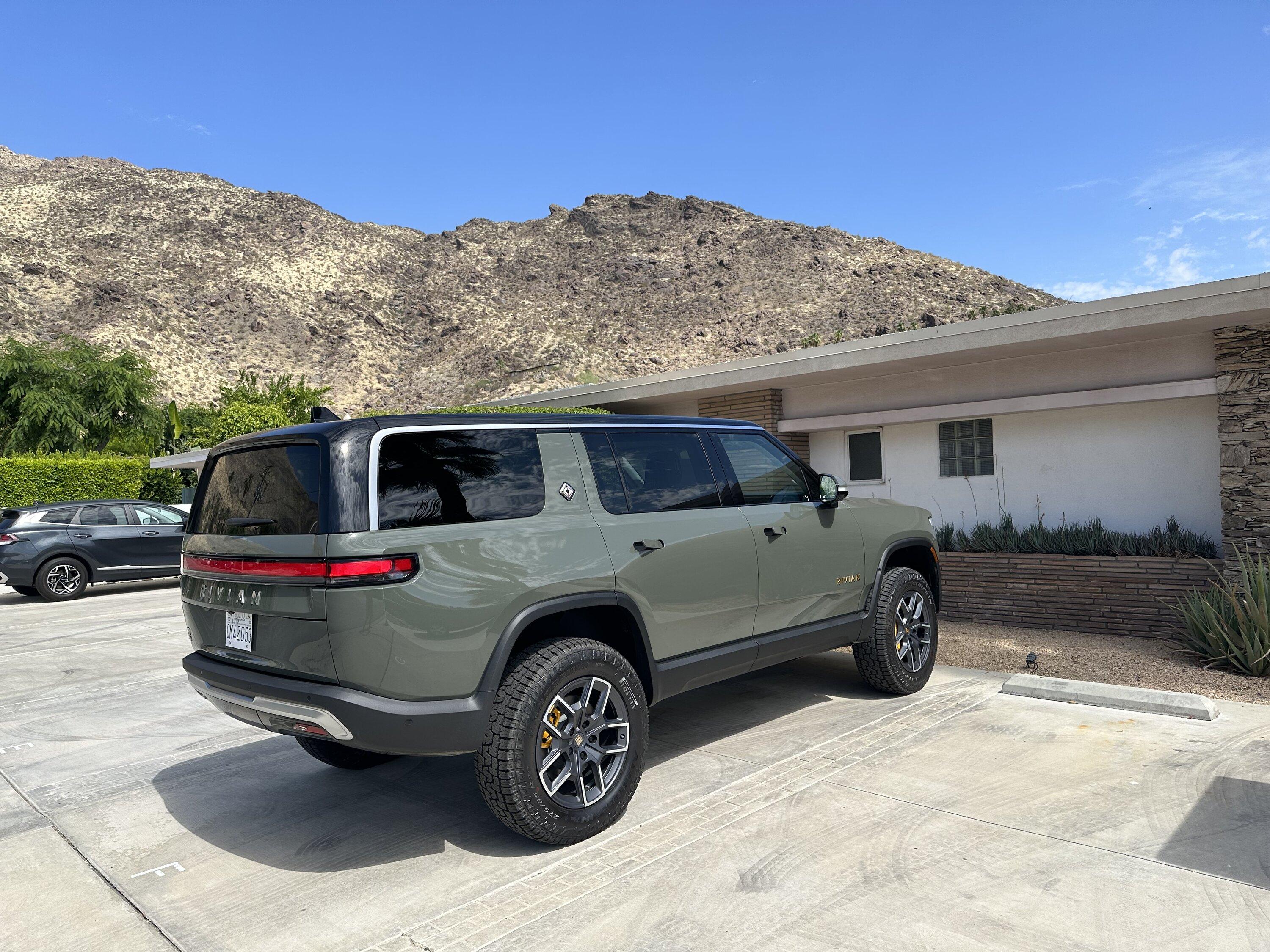 Rivian R1T R1S ? LAUNCH GREEN R1S  Photos IMG_2342
