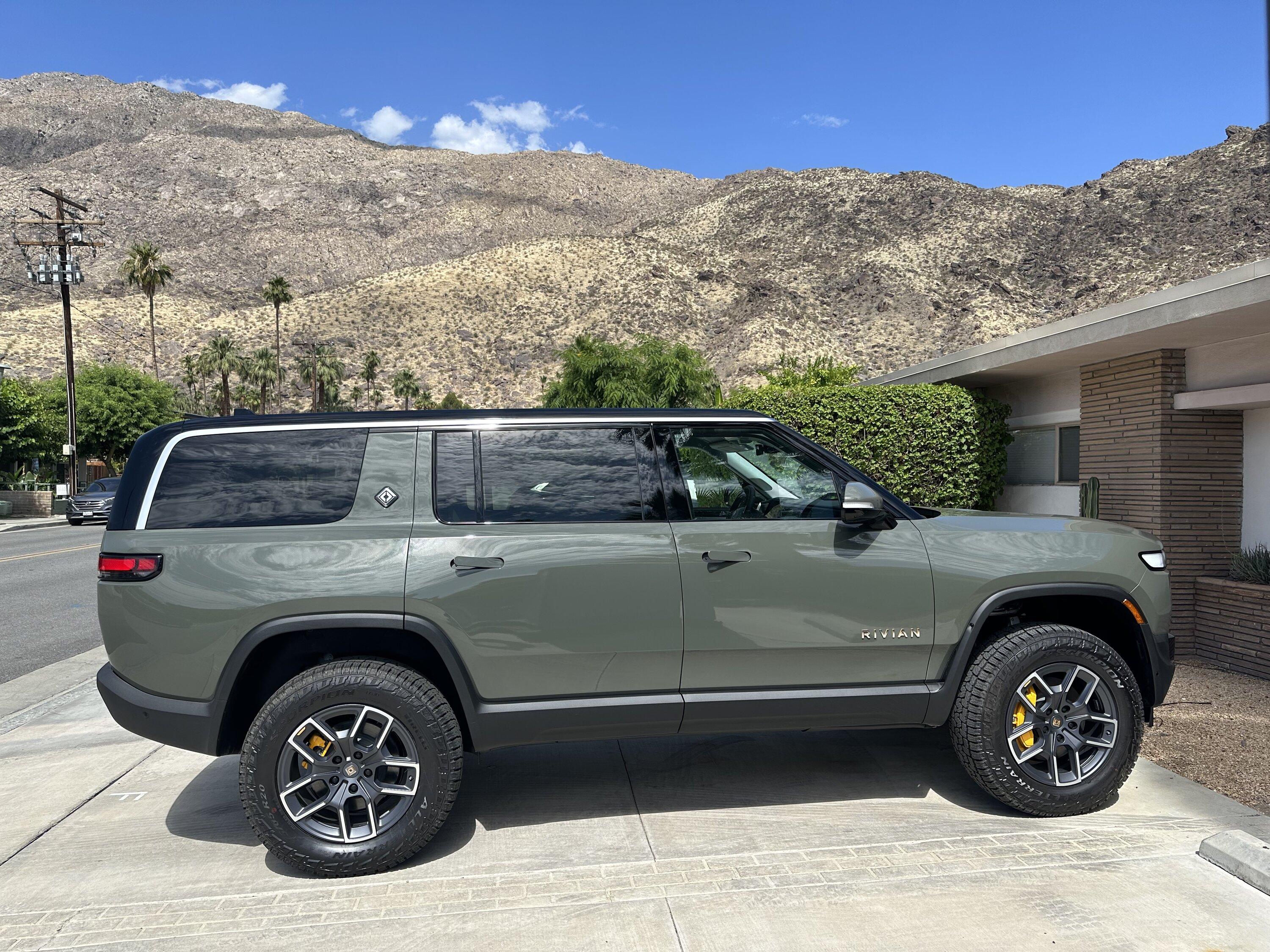 Rivian R1T R1S ? LAUNCH GREEN R1S  Photos IMG_2340