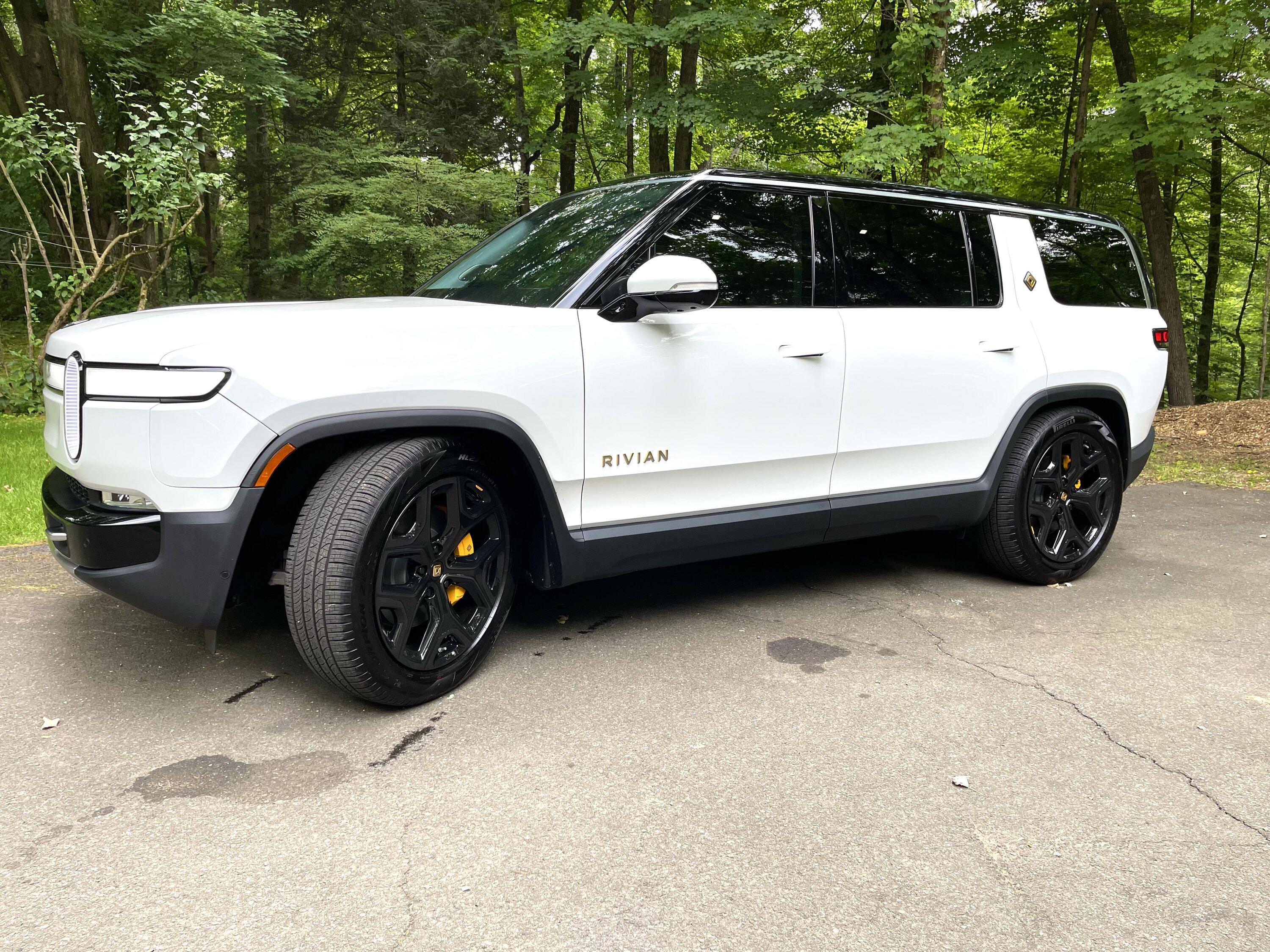 Rivian R1T R1S ? GLACIER WHITE R1S  Photos IMG-3328