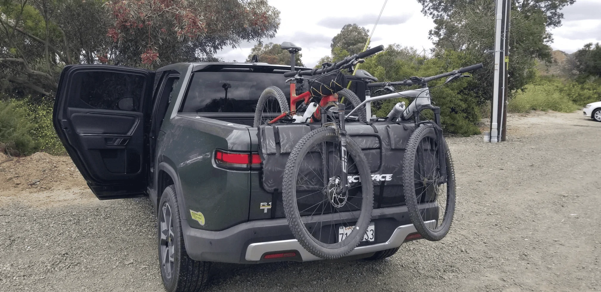 Rivian R1T R1S Official Rivian Bike Pad for R1T Tailgate - First Look! ?‍♀️ (updated w/ photos in use) 1686605895694