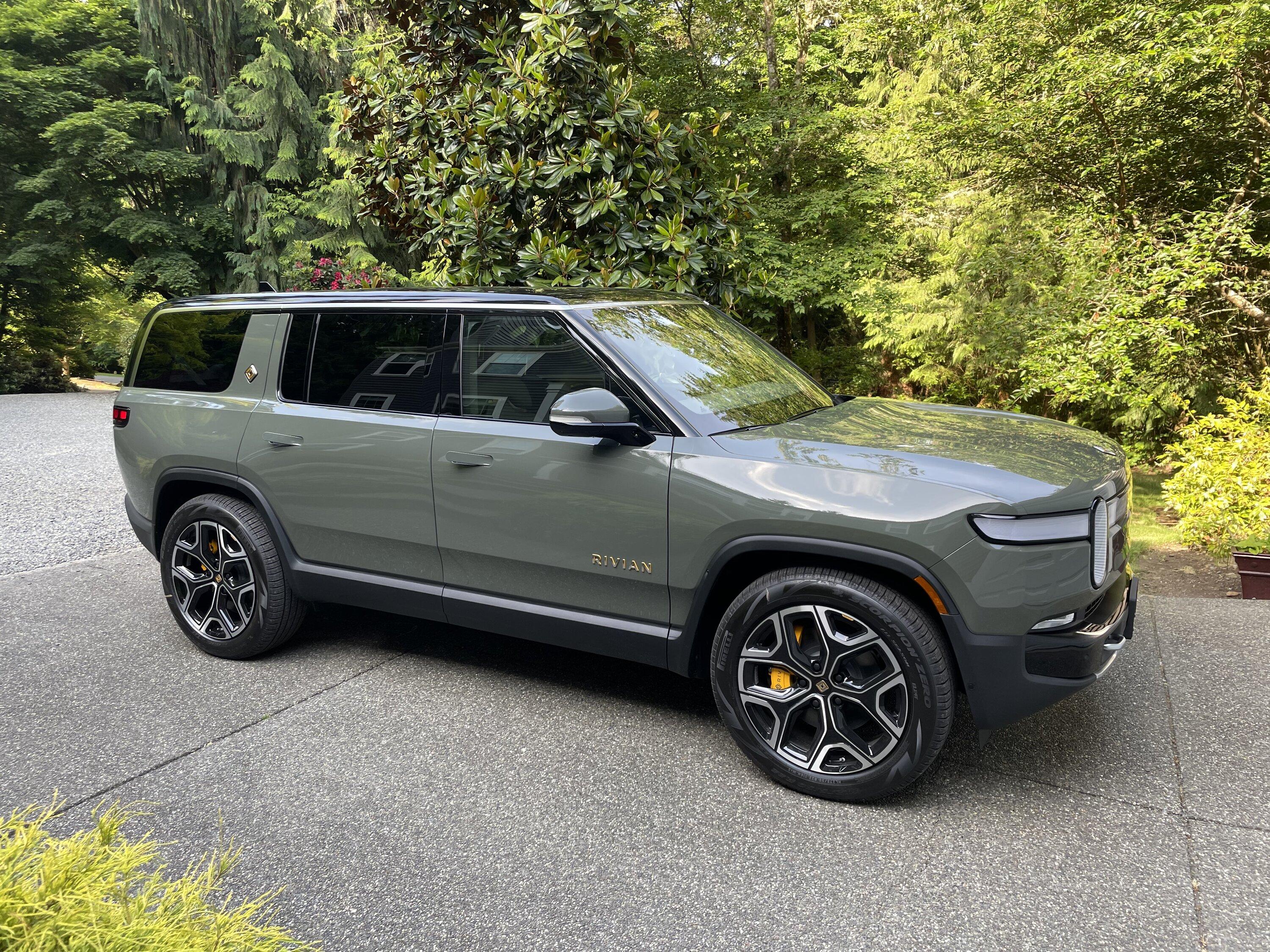 Rivian R1T R1S ? LAUNCH GREEN R1S  Photos IMG_6660
