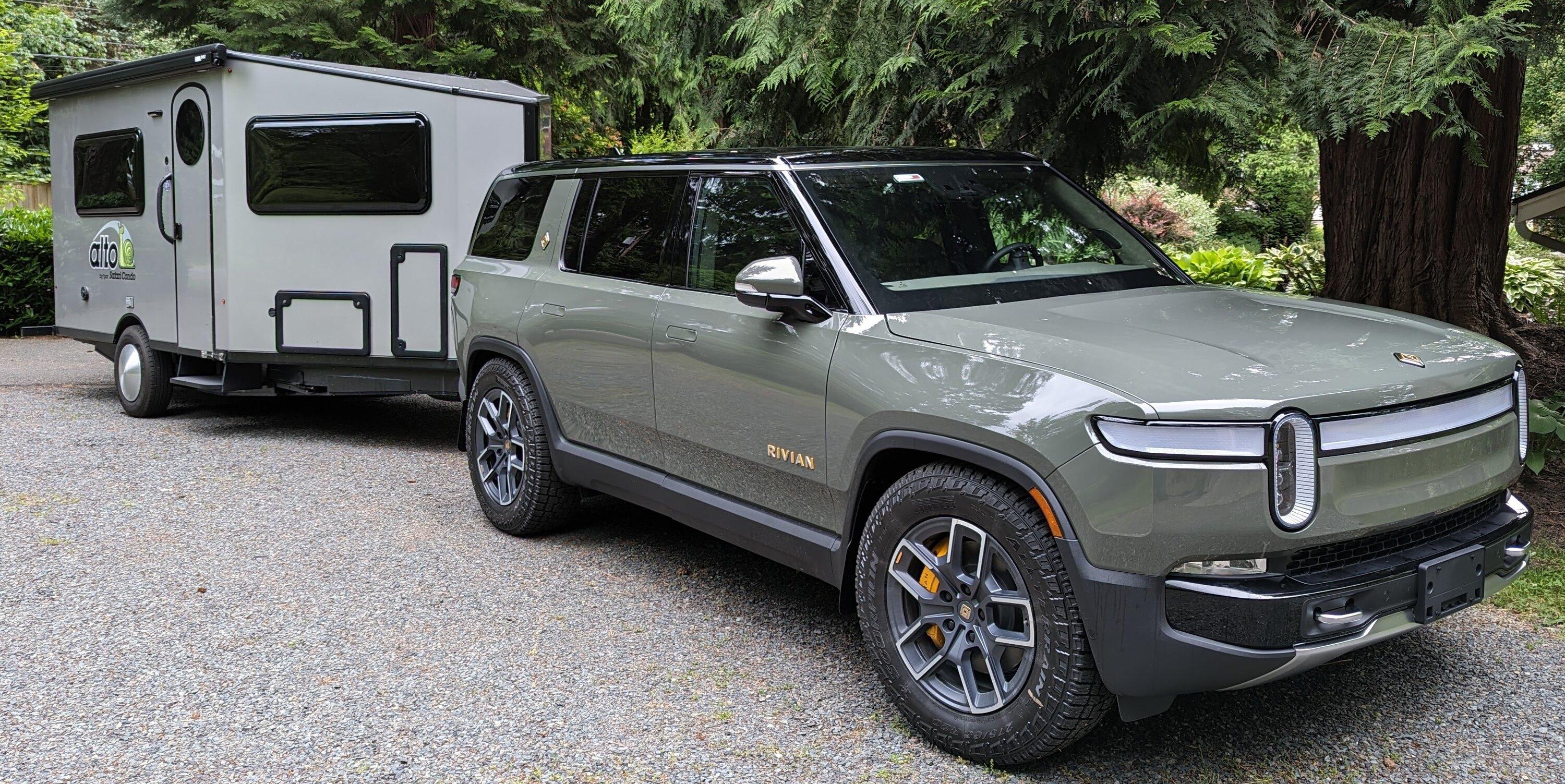 Rivian R1T R1S ? LAUNCH GREEN R1S  Photos Towin