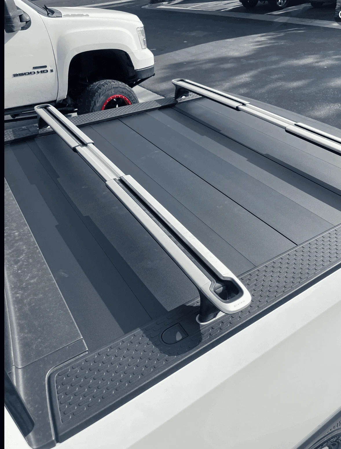 Rivian R1T R1S Someone claims they received the Rivian manual tonneau cover Screenshot 2023-06-14 at 4.15.48 PM