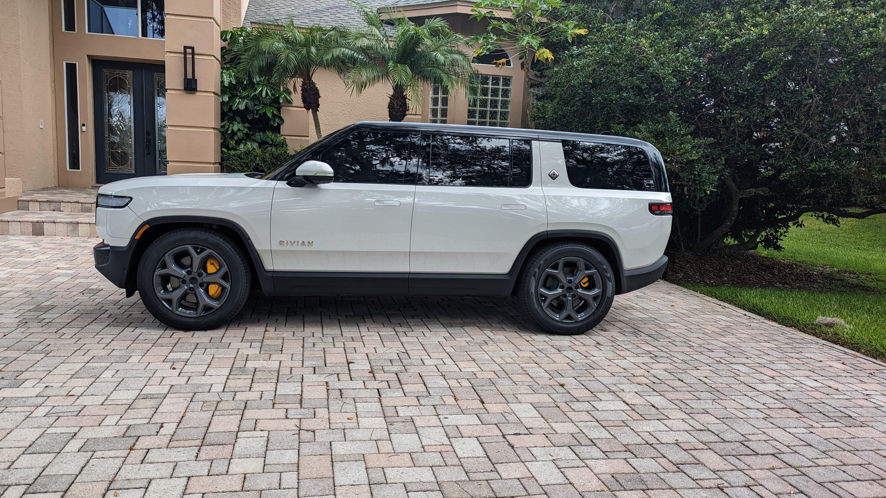 Rivian R1T R1S 21" Road Wheels Black and Gray? PXL_20230610_171935162
