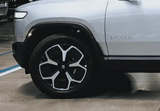 Rivian R1T R1S Differences between Dual-Motor AWD, Performance Dual-Motor AWD, Quad-Motor AWD : Drive mode, ride height, badging details -- posted by Rivian Screenshot 2023-06-15 at 9.15.06 AM