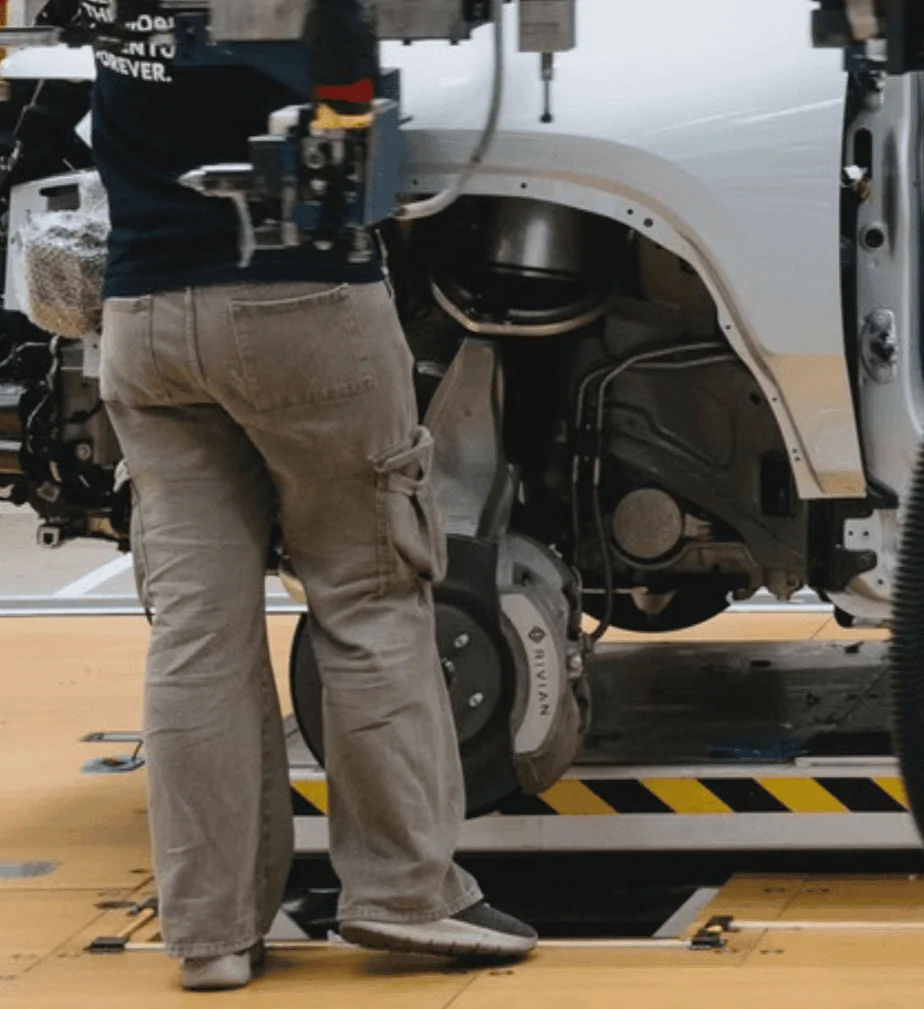 Rivian R1T R1S Differences between Dual-Motor AWD, Performance Dual-Motor AWD, Quad-Motor AWD : Drive mode, ride height, badging details -- posted by Rivian Screenshot 2023-06-15 at 9.14.03 AM