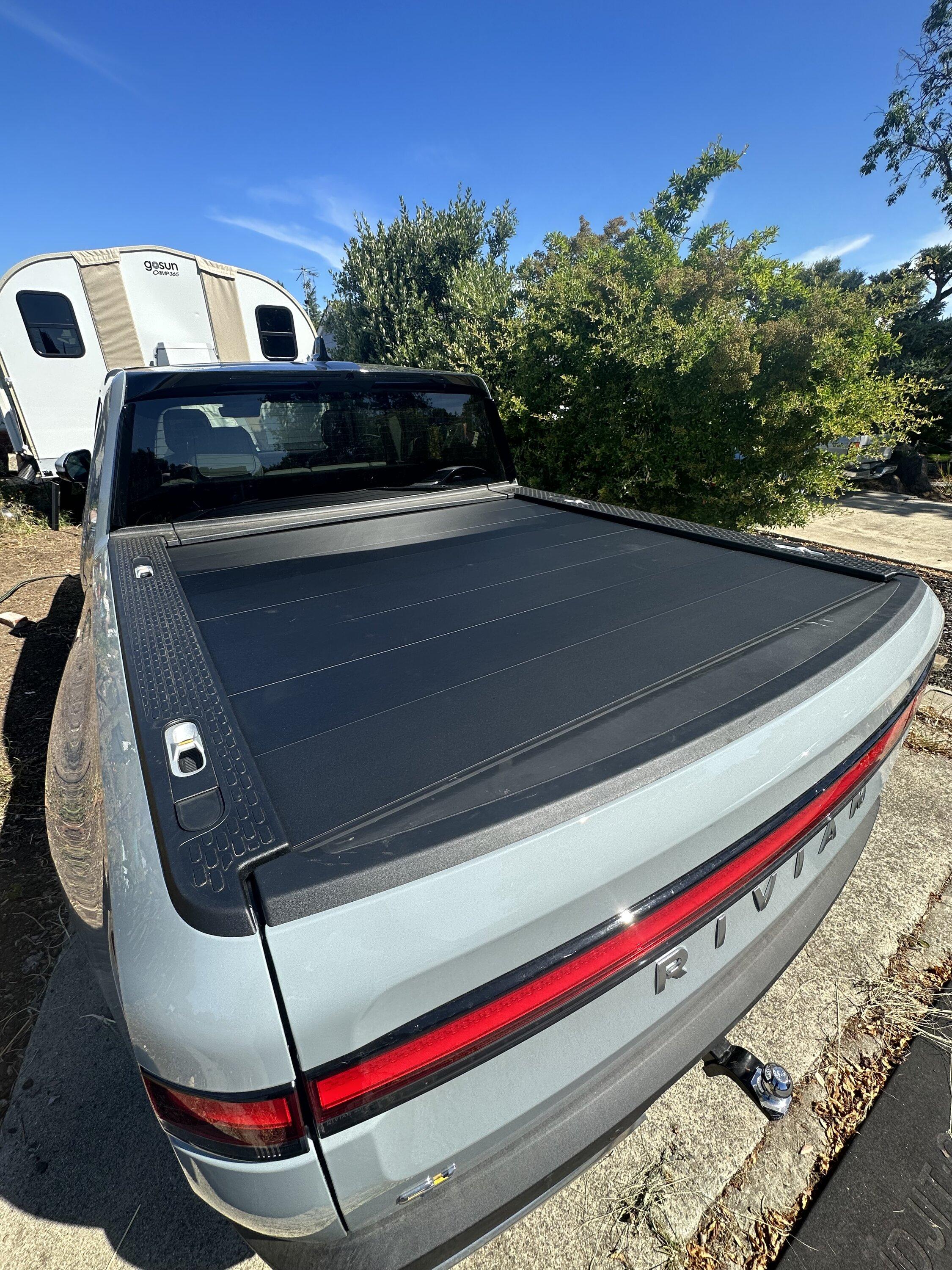 Rivian R1T R1S Manual tonneau cover installed on my R1T ? IMG_5384