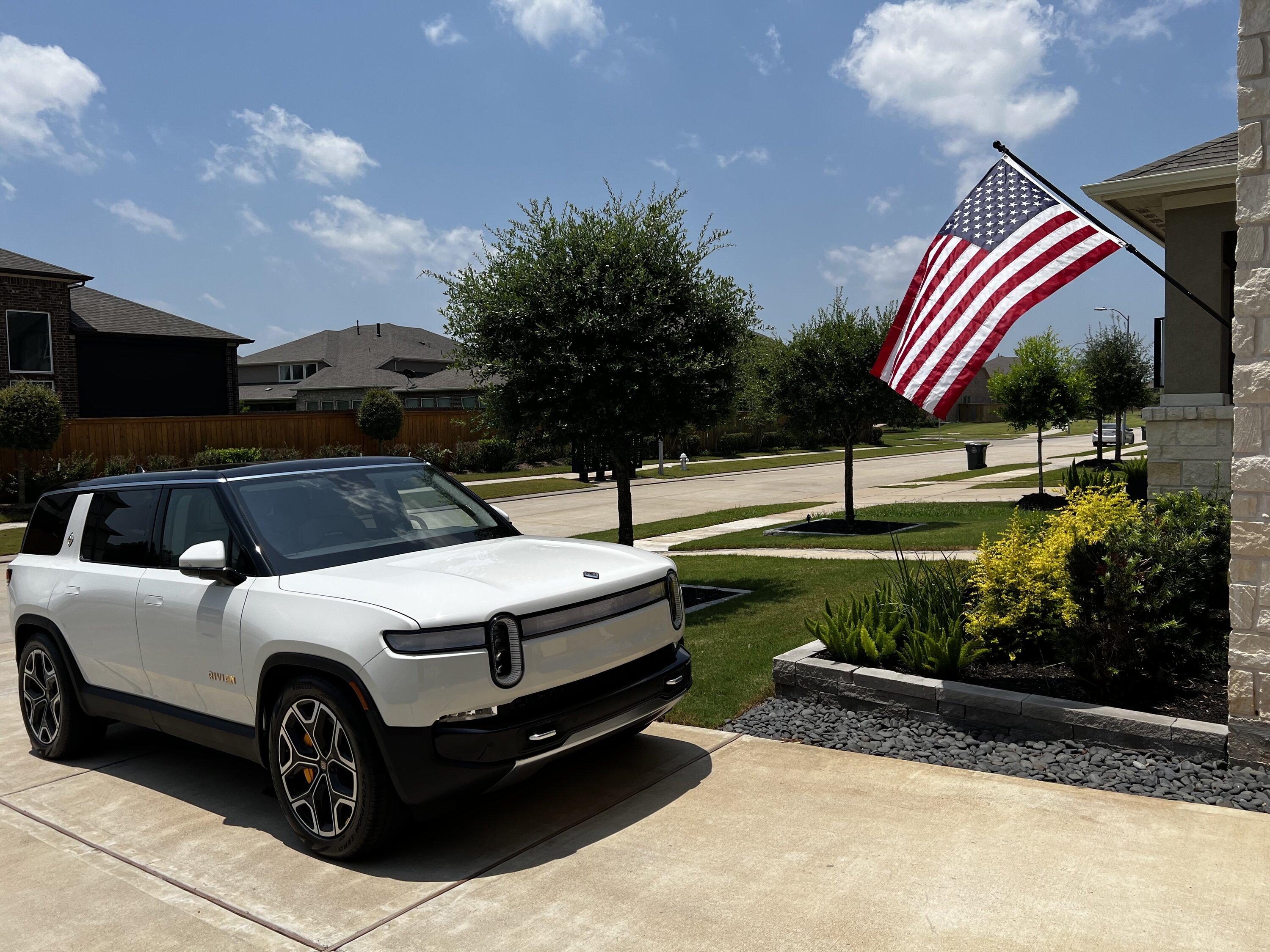Rivian R1T R1S R1S Shop access live with lots of inventory! IMG_7660