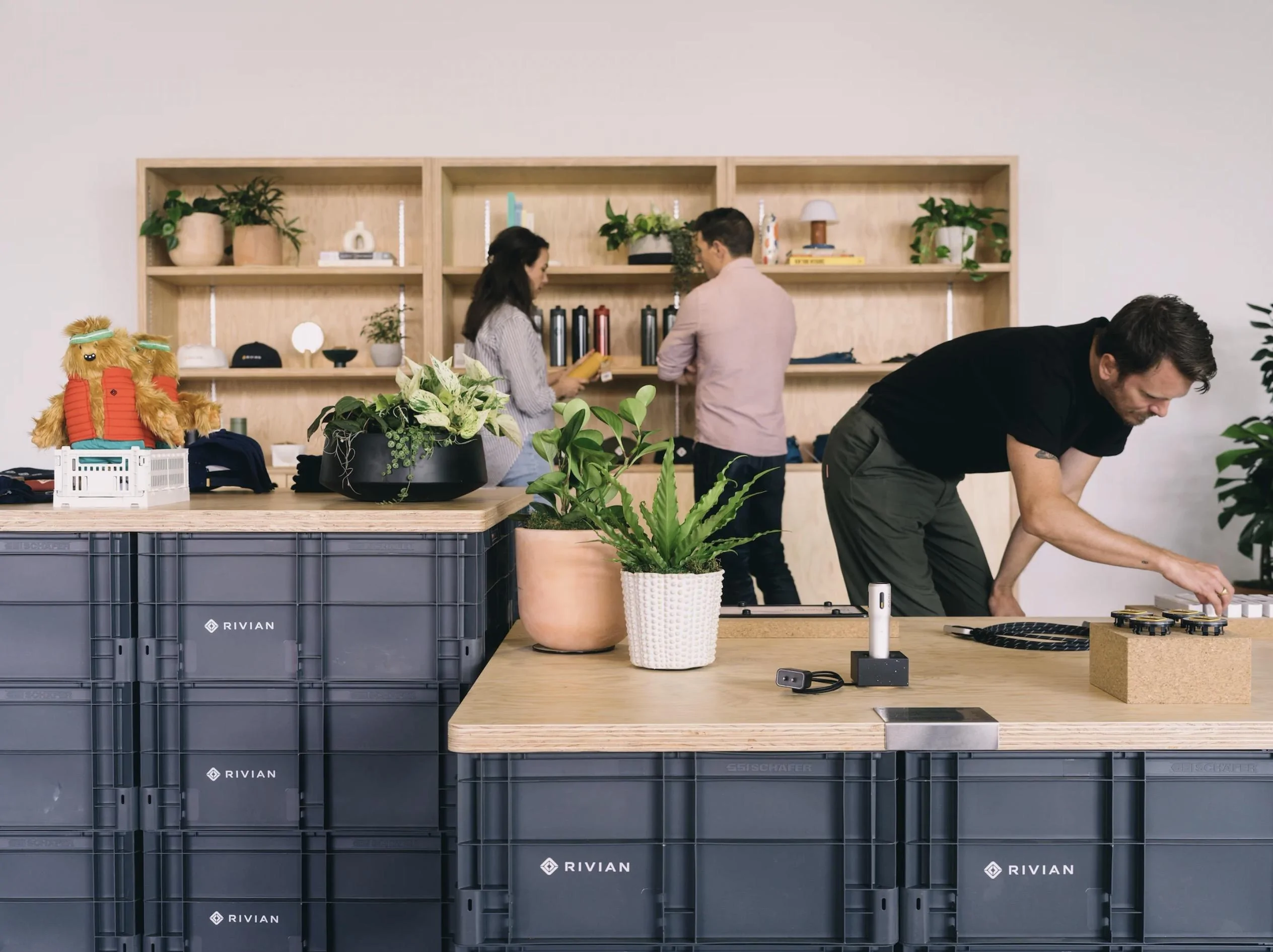 Rivian R1T R1S ? NOW OPEN! Rivian NYC Manhattan Hub. Also coming to Vancouver, Seattle, Denver, Chicago, Brooklyn, Atlanta, Pasadena, Nashville, Austin, Boston, SF Screenshot 2023-06-15 at 4.05.00 PM