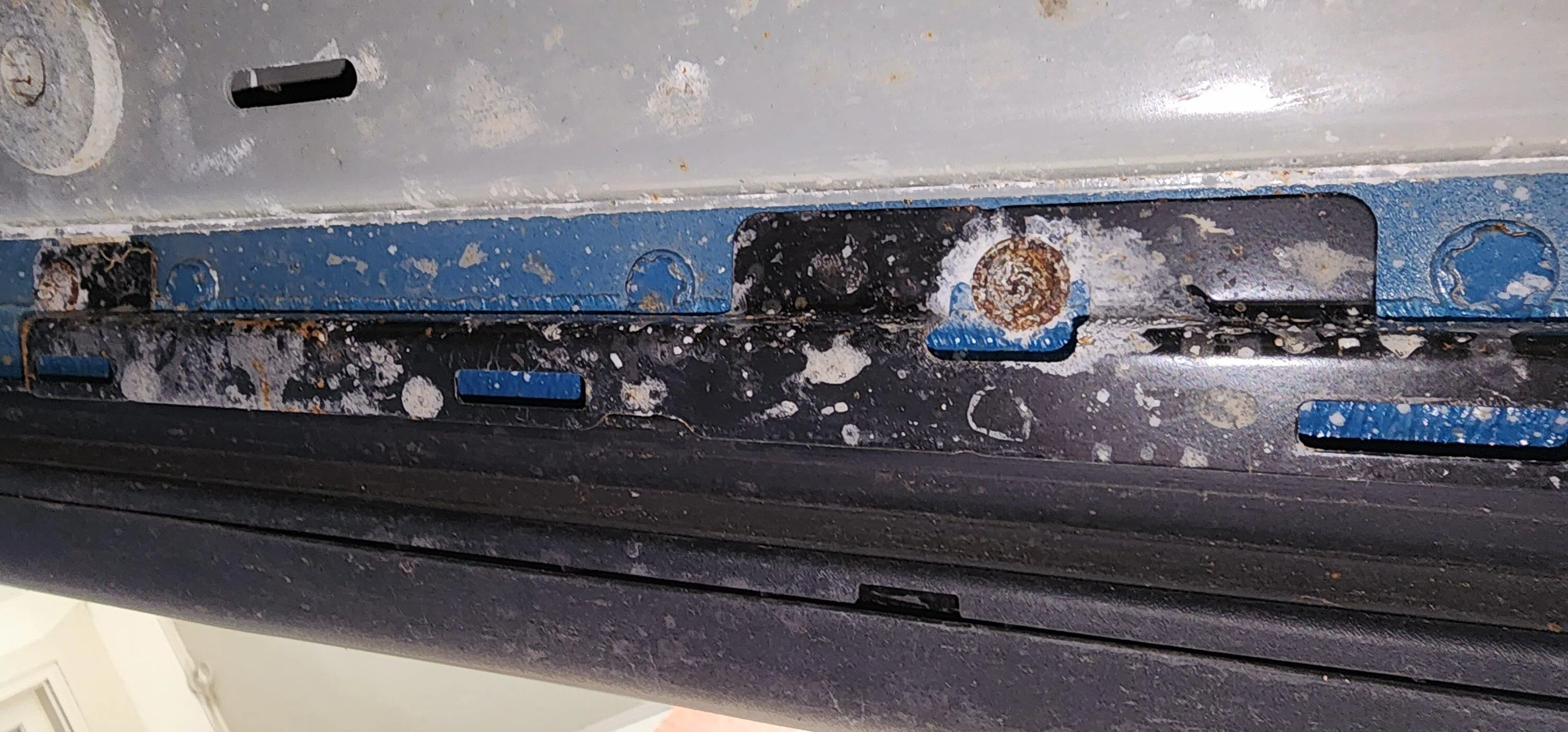 Rivian R1T R1S Road salt and rust on my Texas R1S ... how ?! 20230615_174234