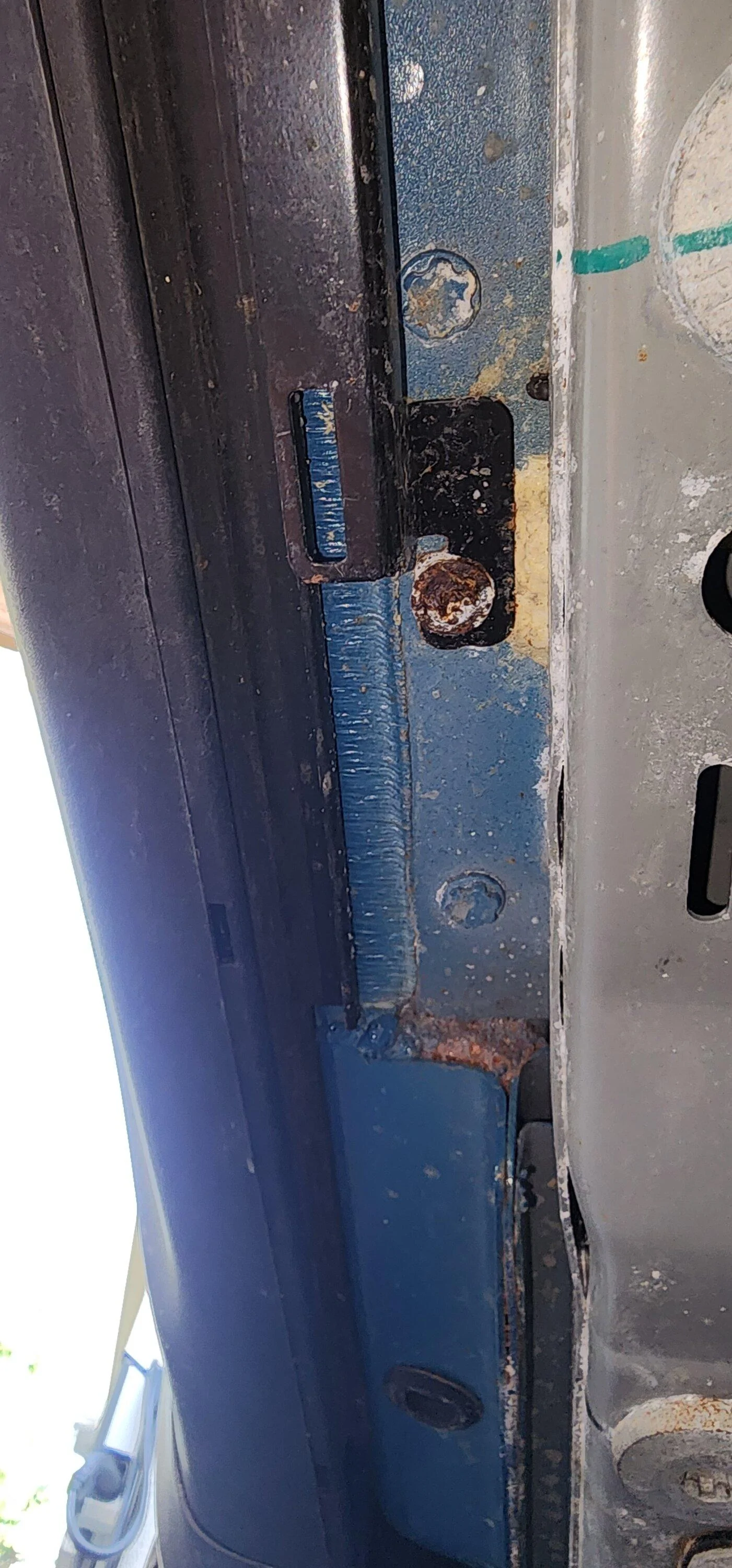Rivian R1T R1S Road salt and rust on my Texas R1S ... how ?! 20230615_175917