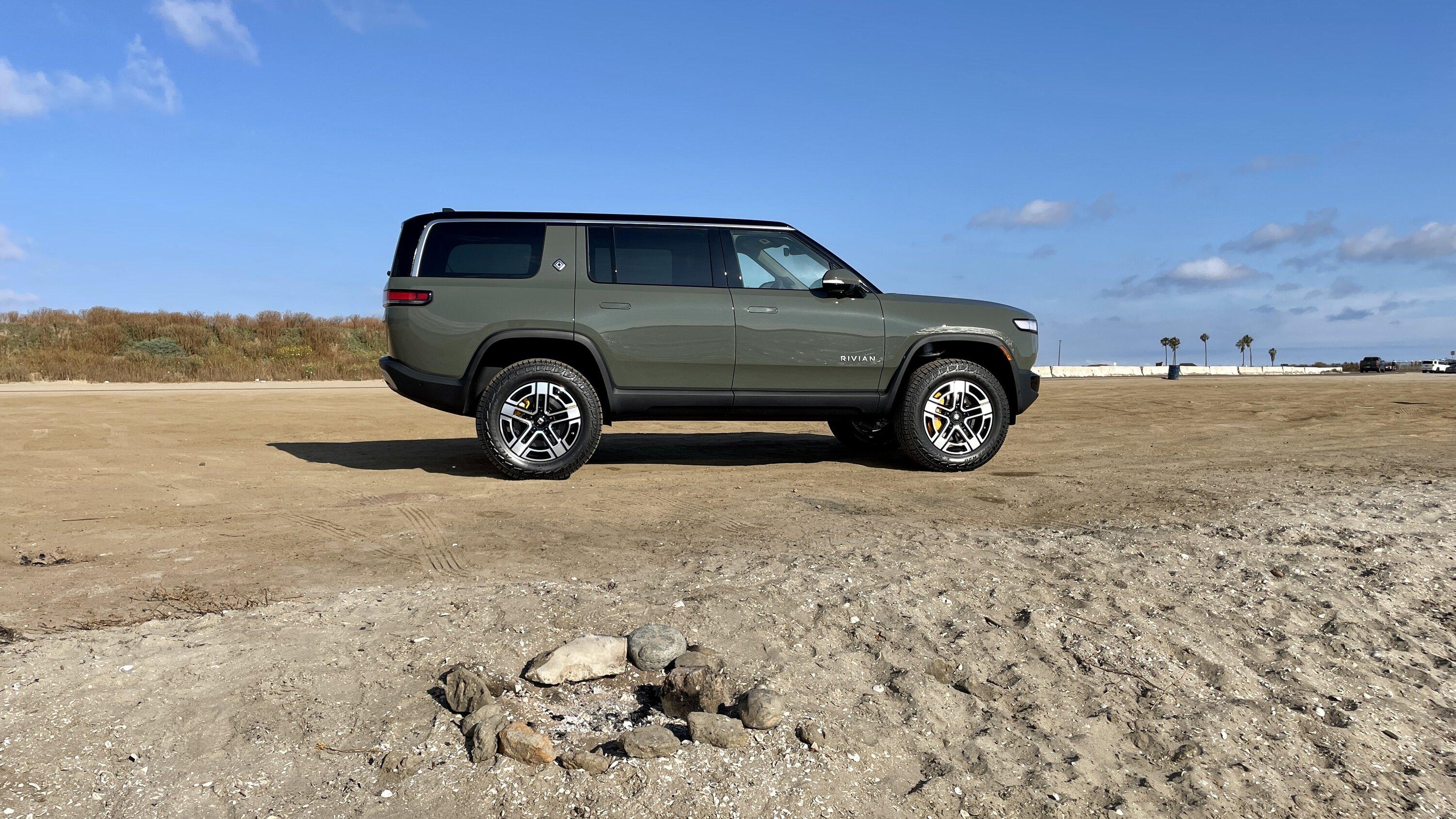 Rivian R1T R1S ? LAUNCH GREEN R1S  Photos IMG_0942