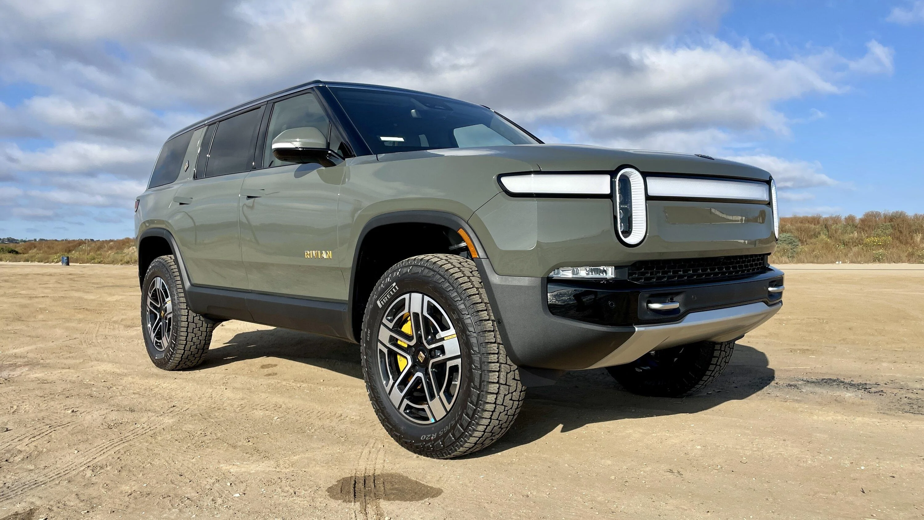 Rivian R1T R1S ? LAUNCH GREEN R1S  Photos IMG_0940