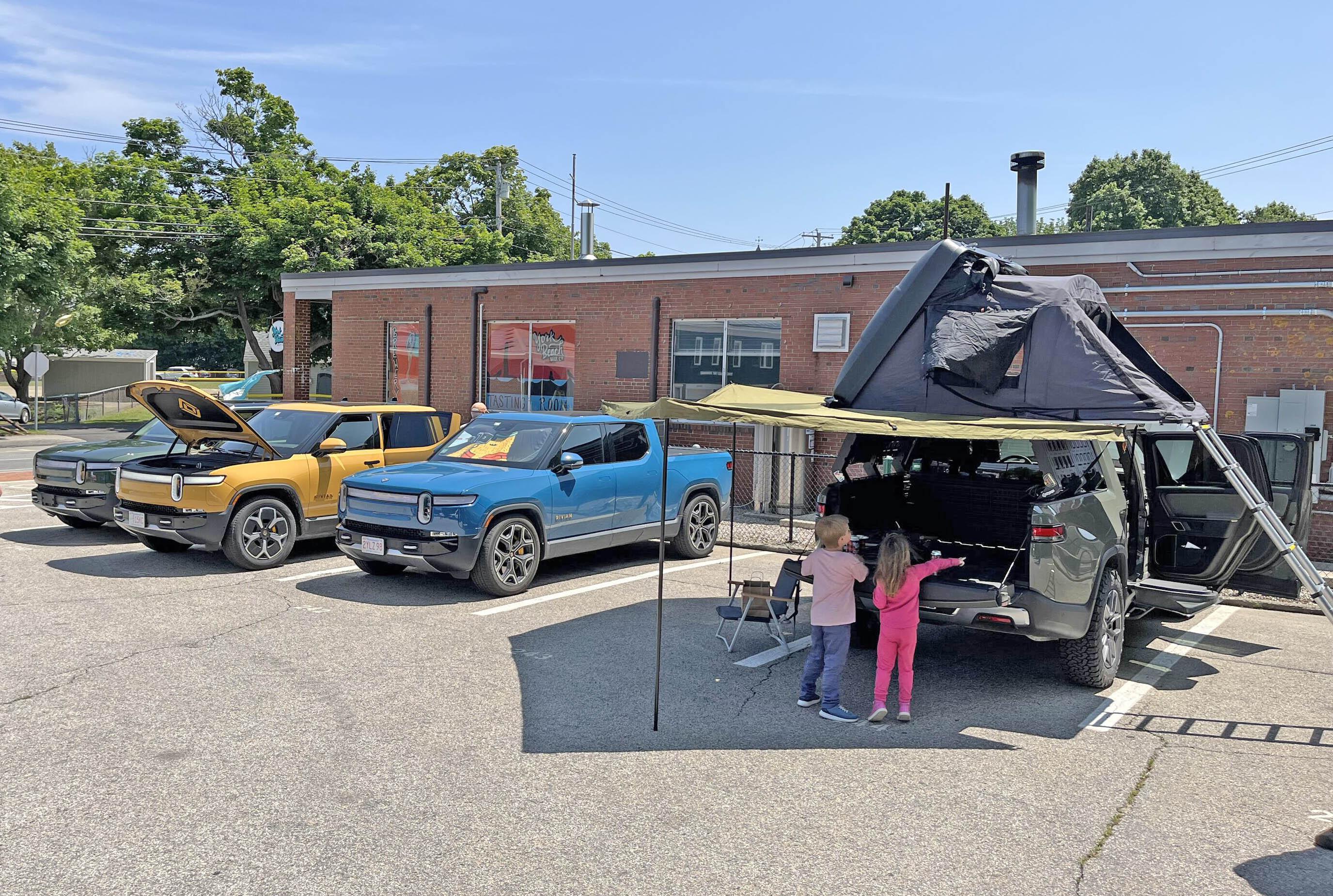 Rivian R1T R1S LAUNCH GREEN R1T Photos rivian-r1t-awning-tent-jpg-