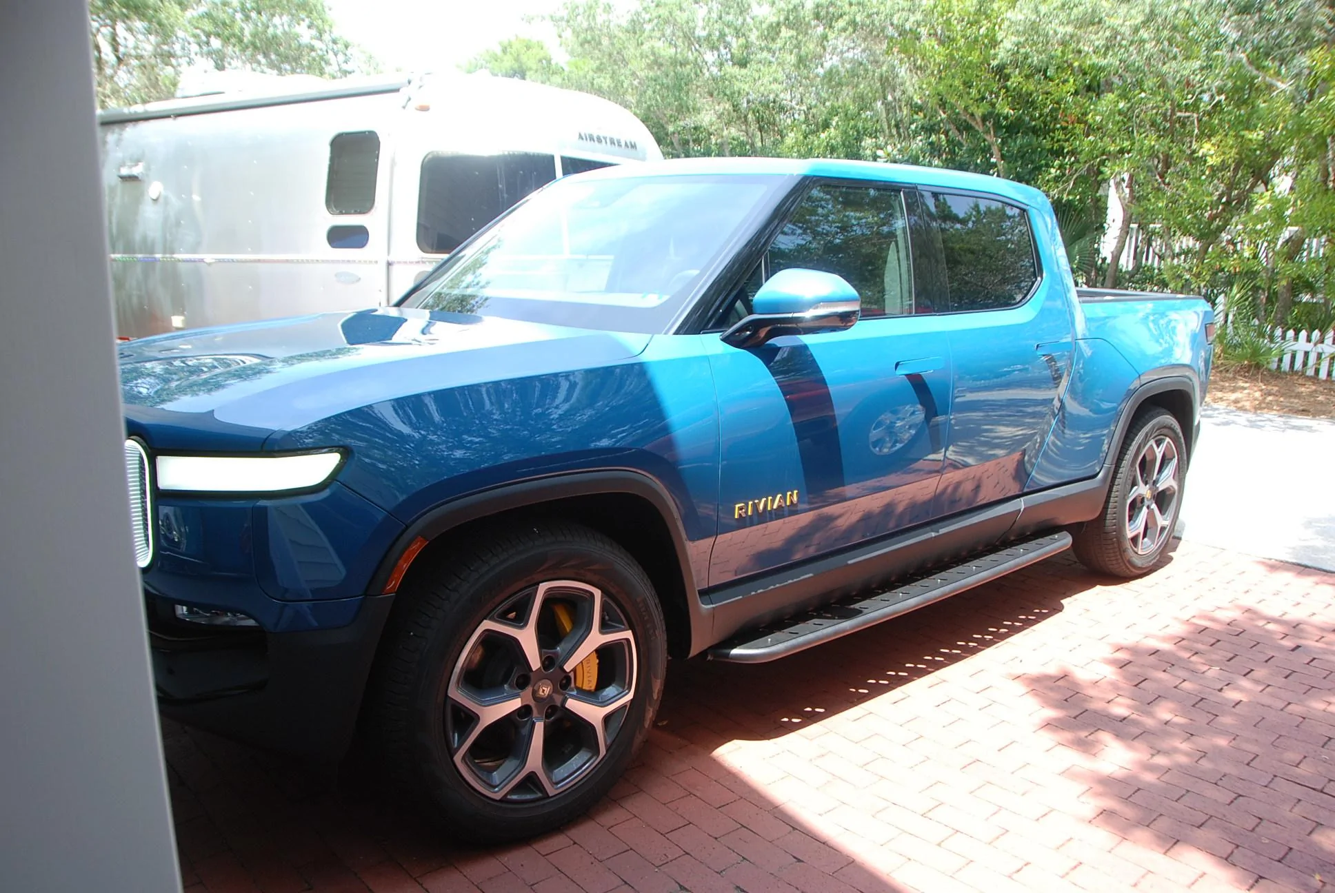 Rivian R1T R1S Introducing RMaxx Running Boards & Rock Sliders for Rivian R1T / R1S from Team 1EV DSC_0037