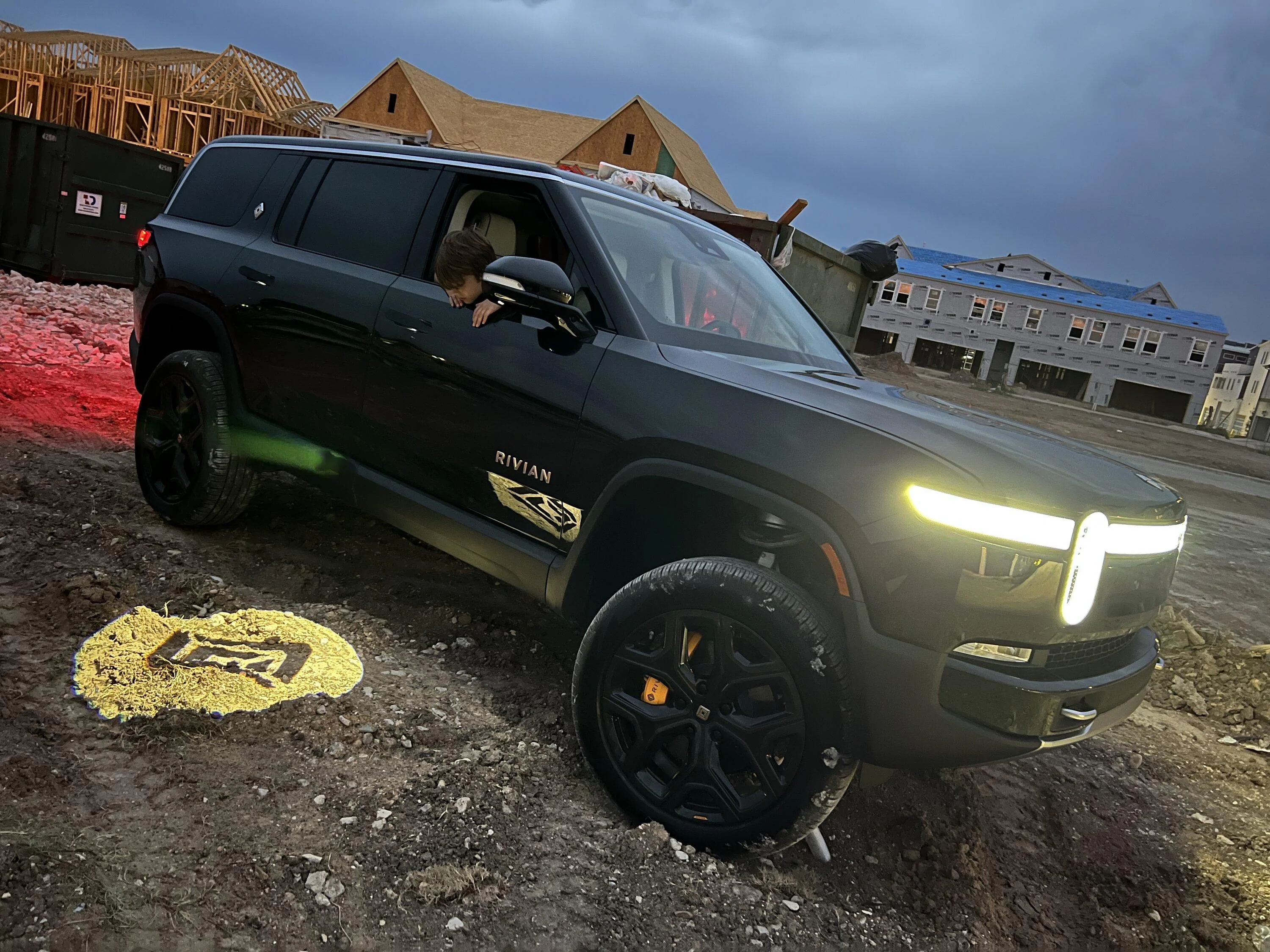 Rivian R1T R1S MIDNIGHT (Black) Rivian Photos IMG_3884