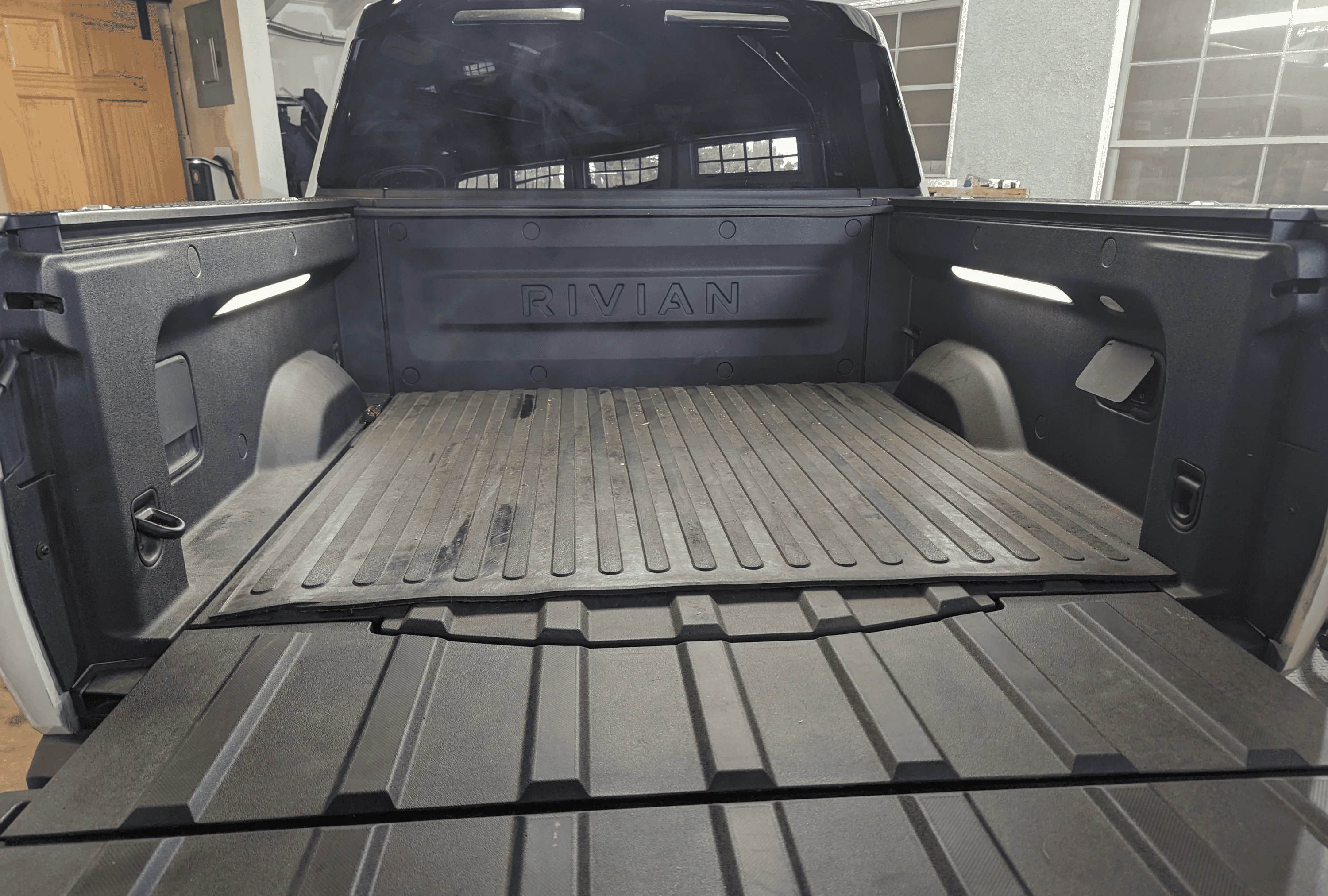 Rivian R1T R1S Trying this new bed mat......Thoughts / Opinions?? 1687428425535