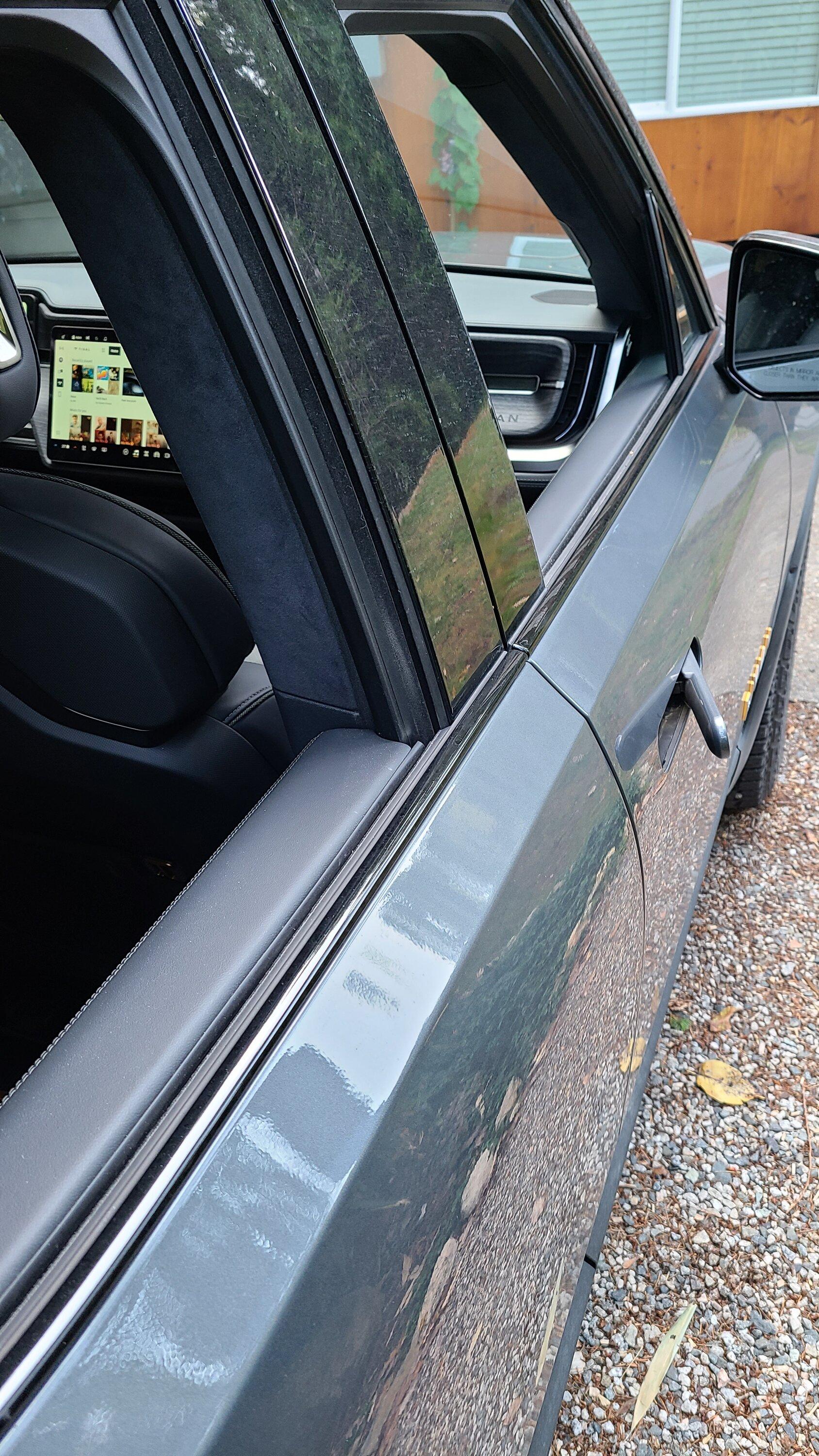 Rivian R1T R1S inside width between back doors 16874481425221153080805351026936