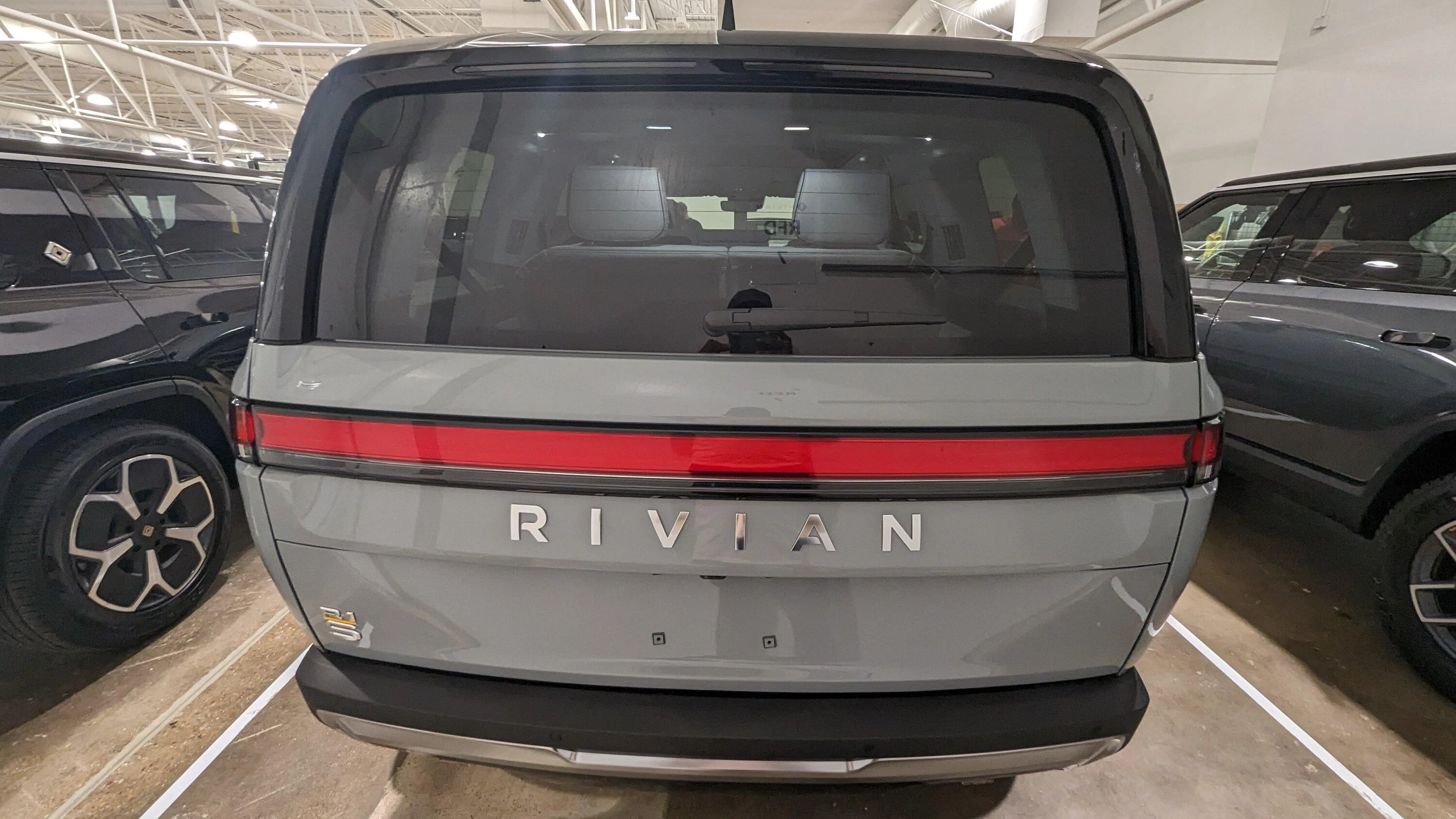 Rivian R1T R1S Rivian executive acknowledges R1S AC noise problem PXL_20230622_203457474.MP