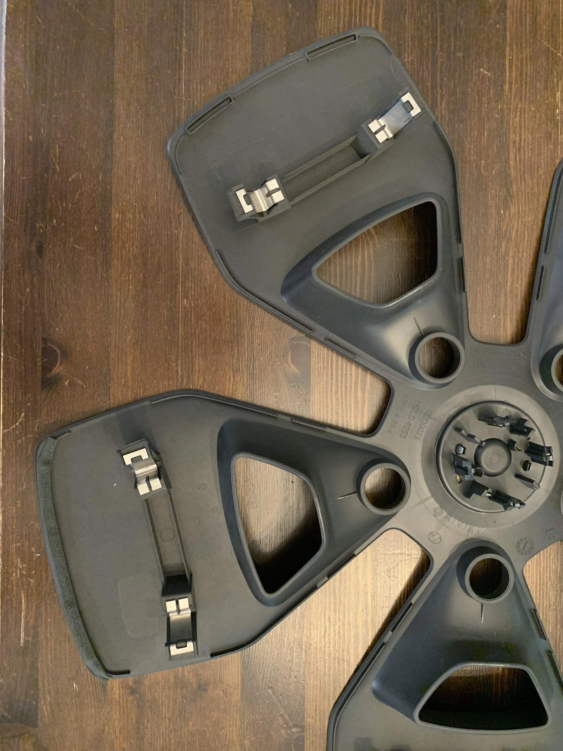 Rivian R1T R1S Prevent Damage to 21" Rims from Aero Covers IMG_2828