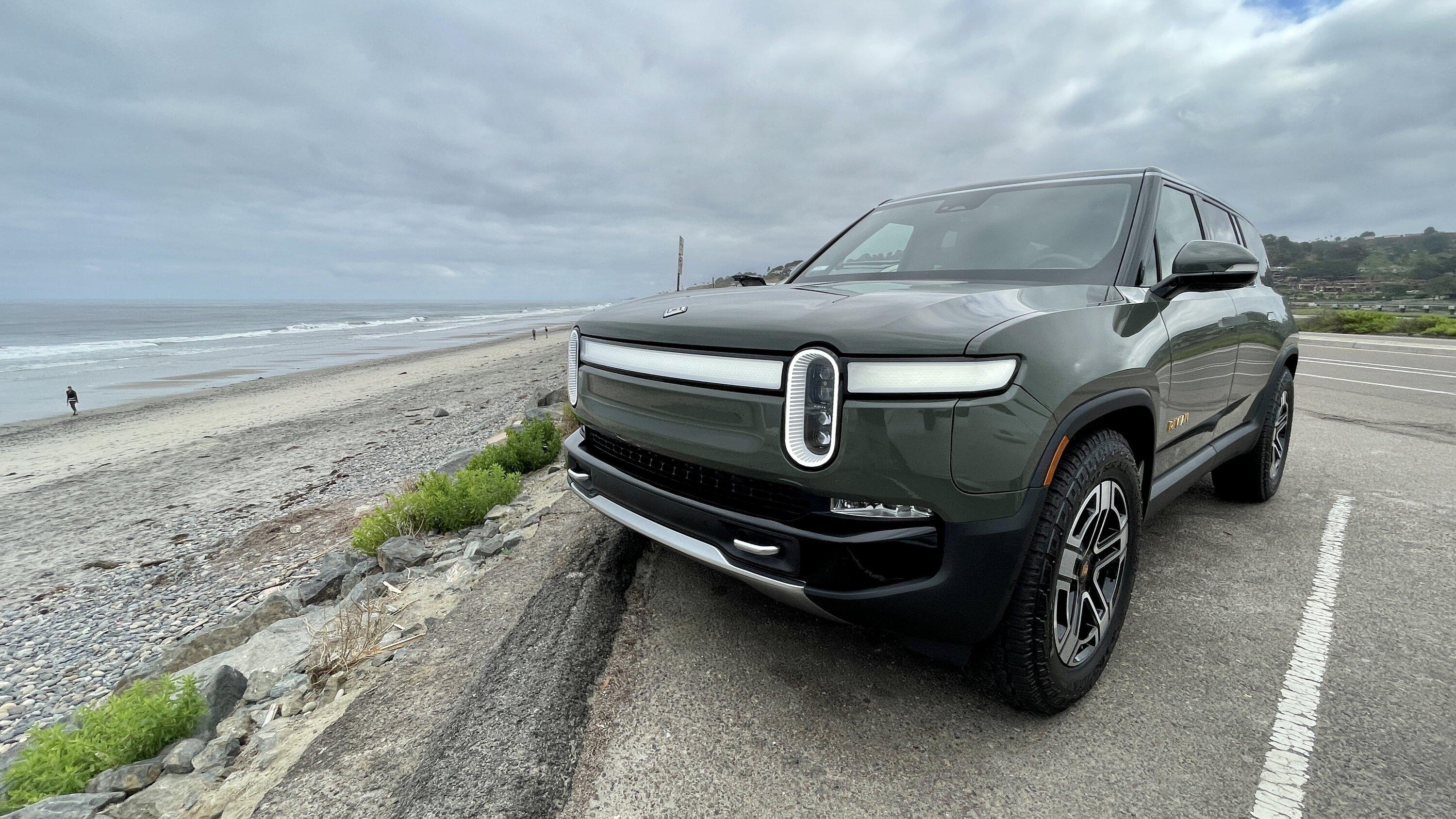 Rivian R1T R1S ? LAUNCH GREEN R1S  Photos IMG_1070