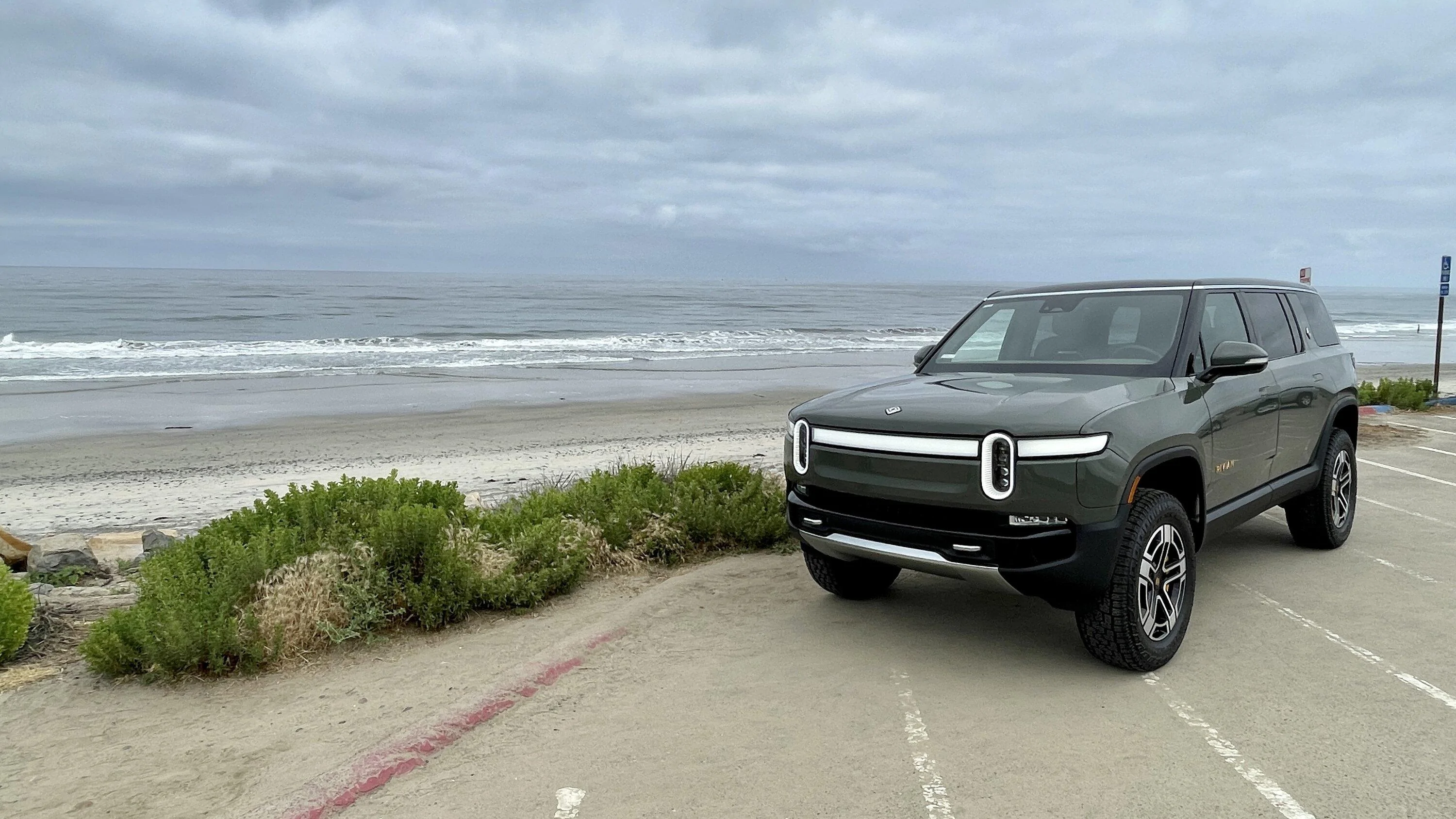 Rivian R1T R1S ? LAUNCH GREEN R1S  Photos IMG_1076