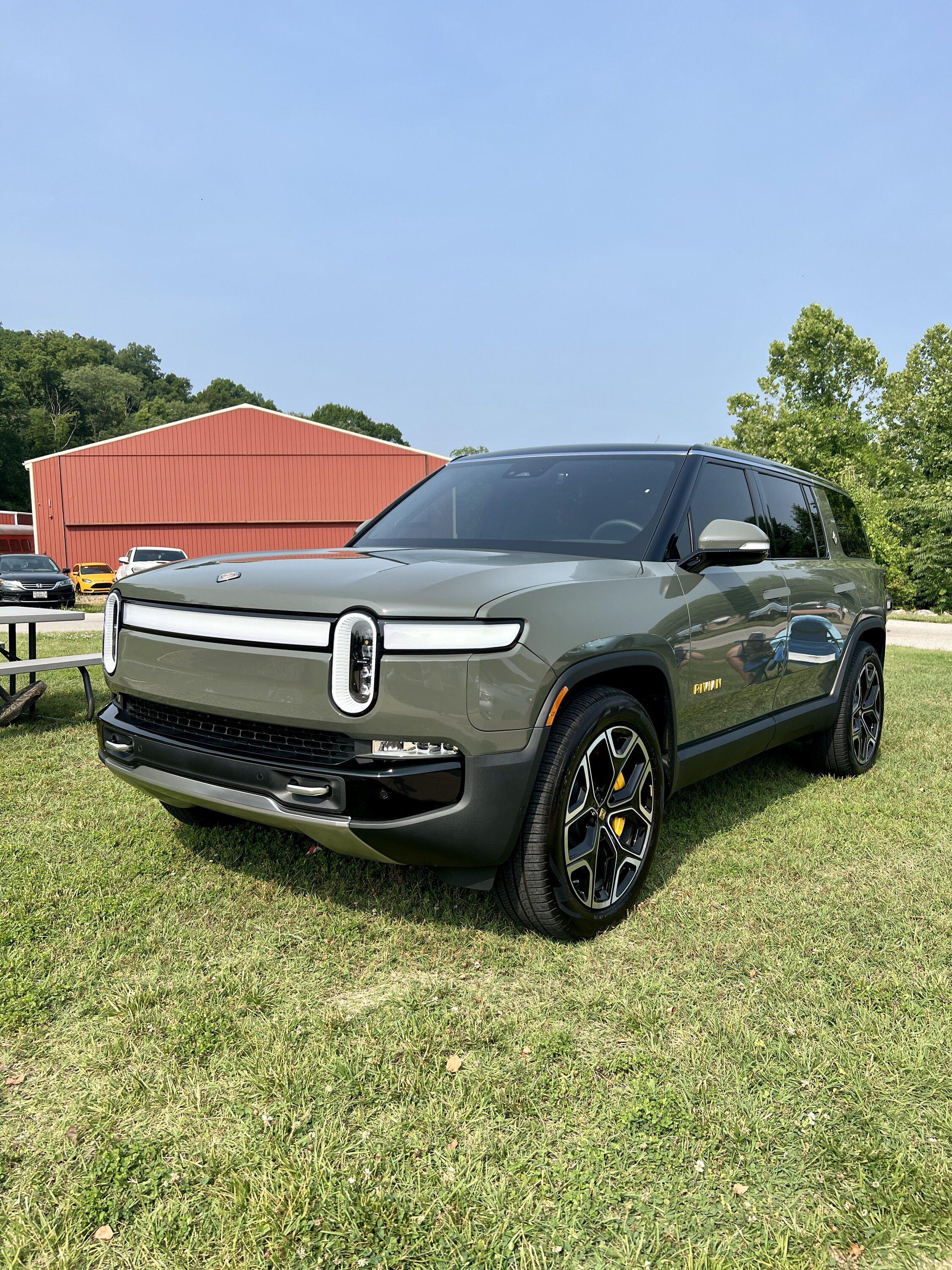 Rivian R1T R1S ? LAUNCH GREEN R1S  Photos IMG_5900