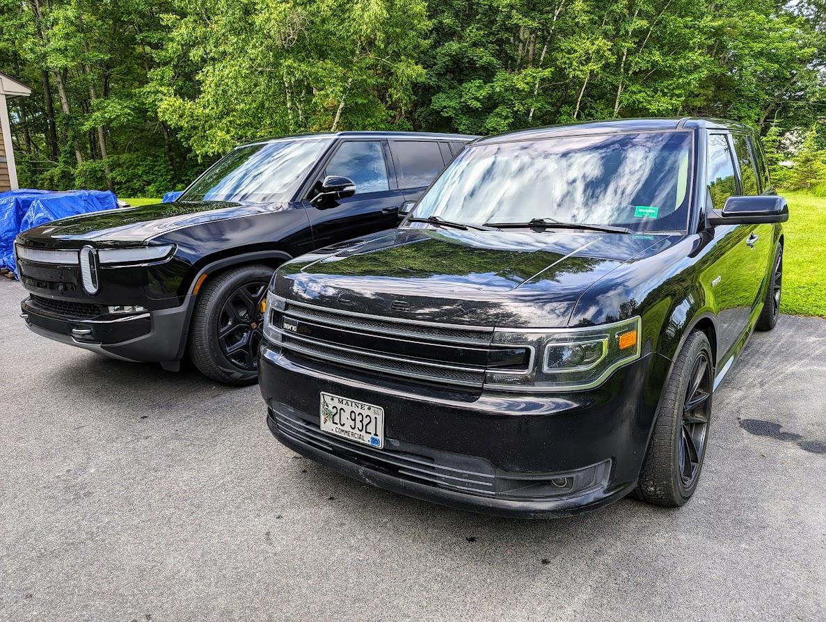 Rivian R1T R1S R1S vs. Ford Flex Photos - Exterior PXL_20230625_133944038