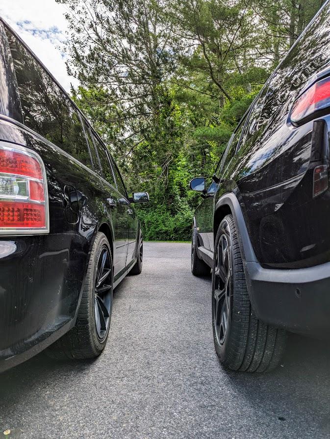 Rivian R1T R1S R1S vs. Ford Flex Photos - Exterior PXL_20230625_133912323