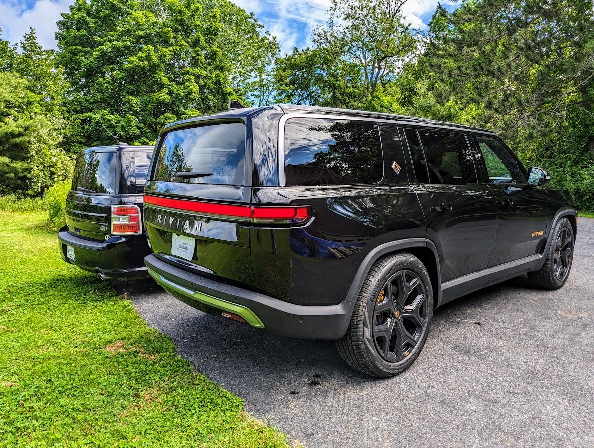 Rivian R1T R1S R1S vs. Ford Flex Photos - Exterior PXL_20230625_133847054