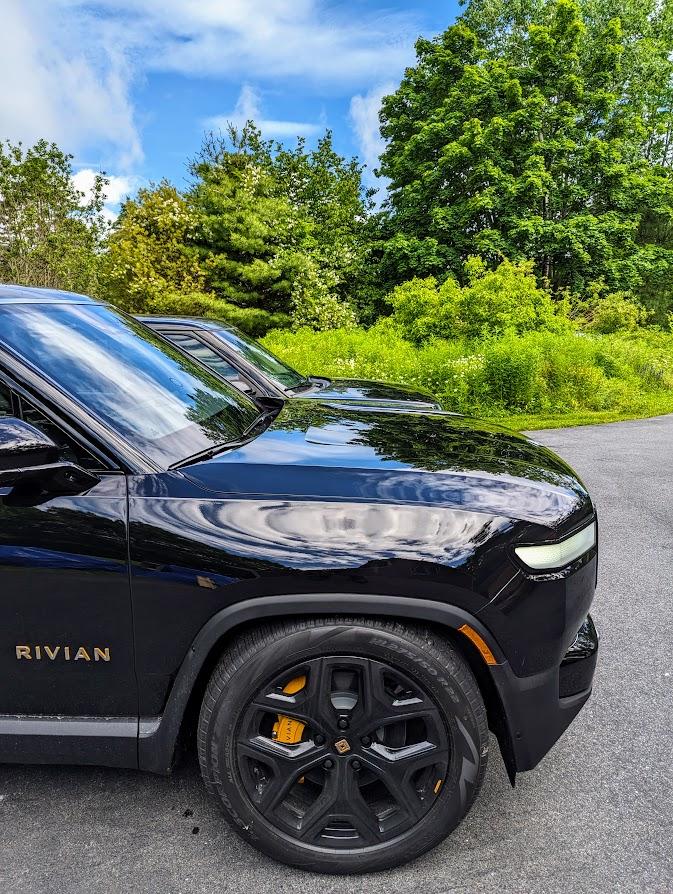 Rivian R1T R1S R1S vs. Ford Flex Photos - Exterior PXL_20230625_133834426