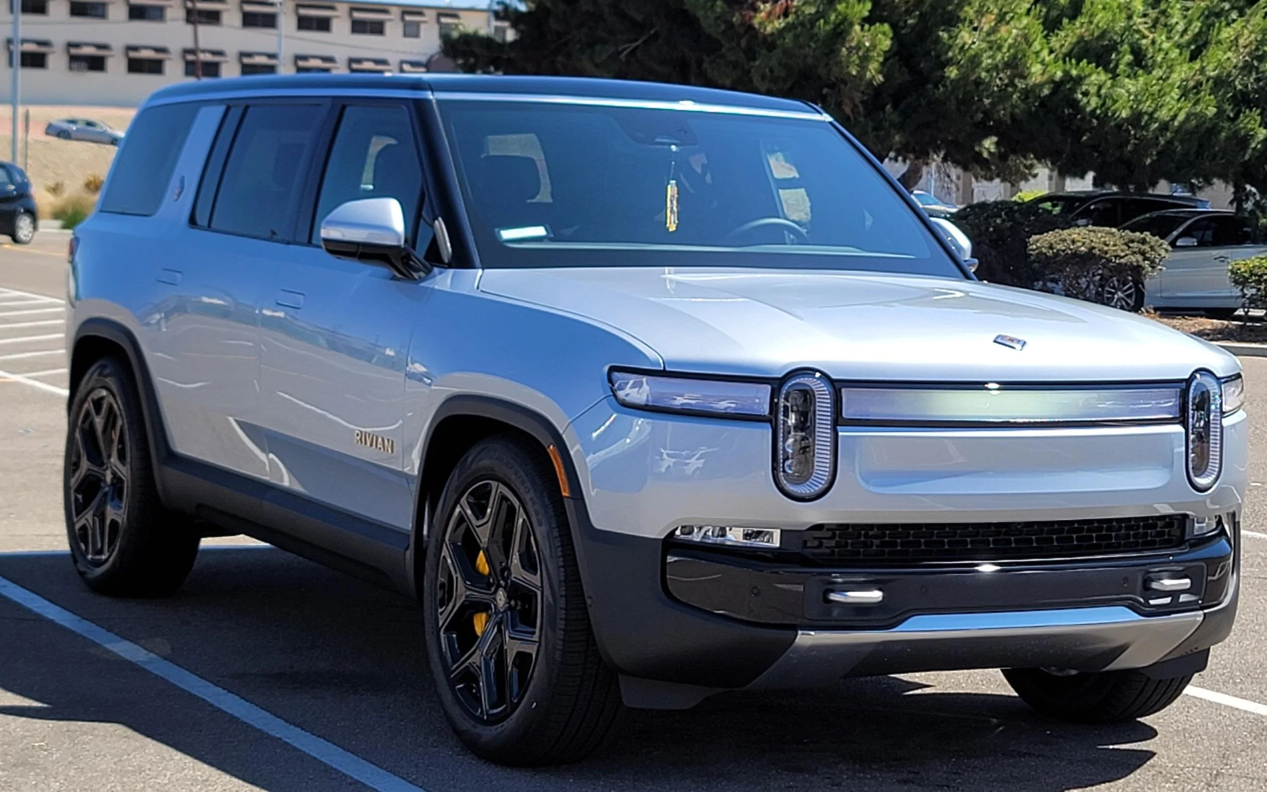Rivian R1T R1S LA SILVER Rivian Photos 20230625_102451
