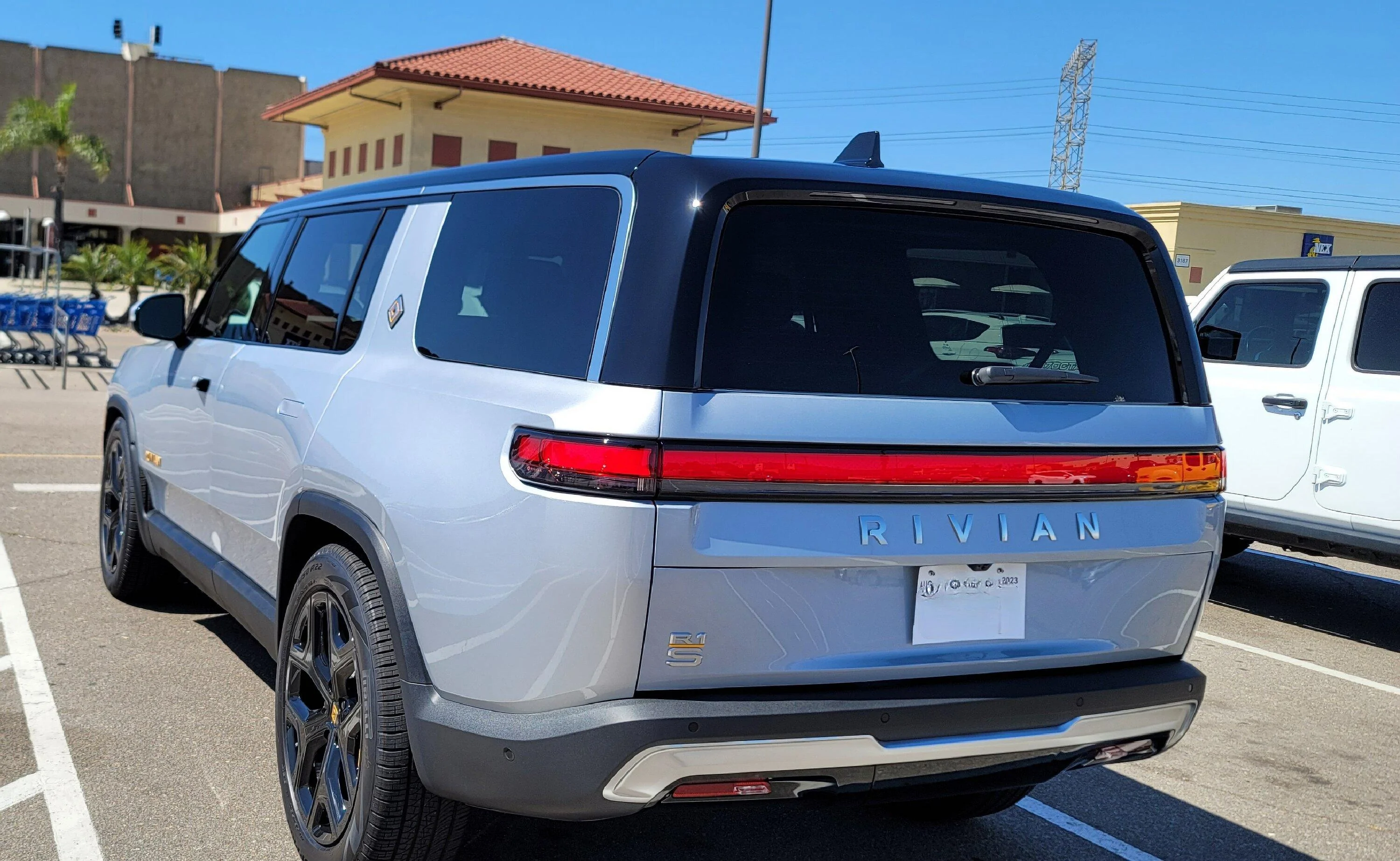Rivian R1T R1S LA SILVER Rivian Photos 20230625_102525