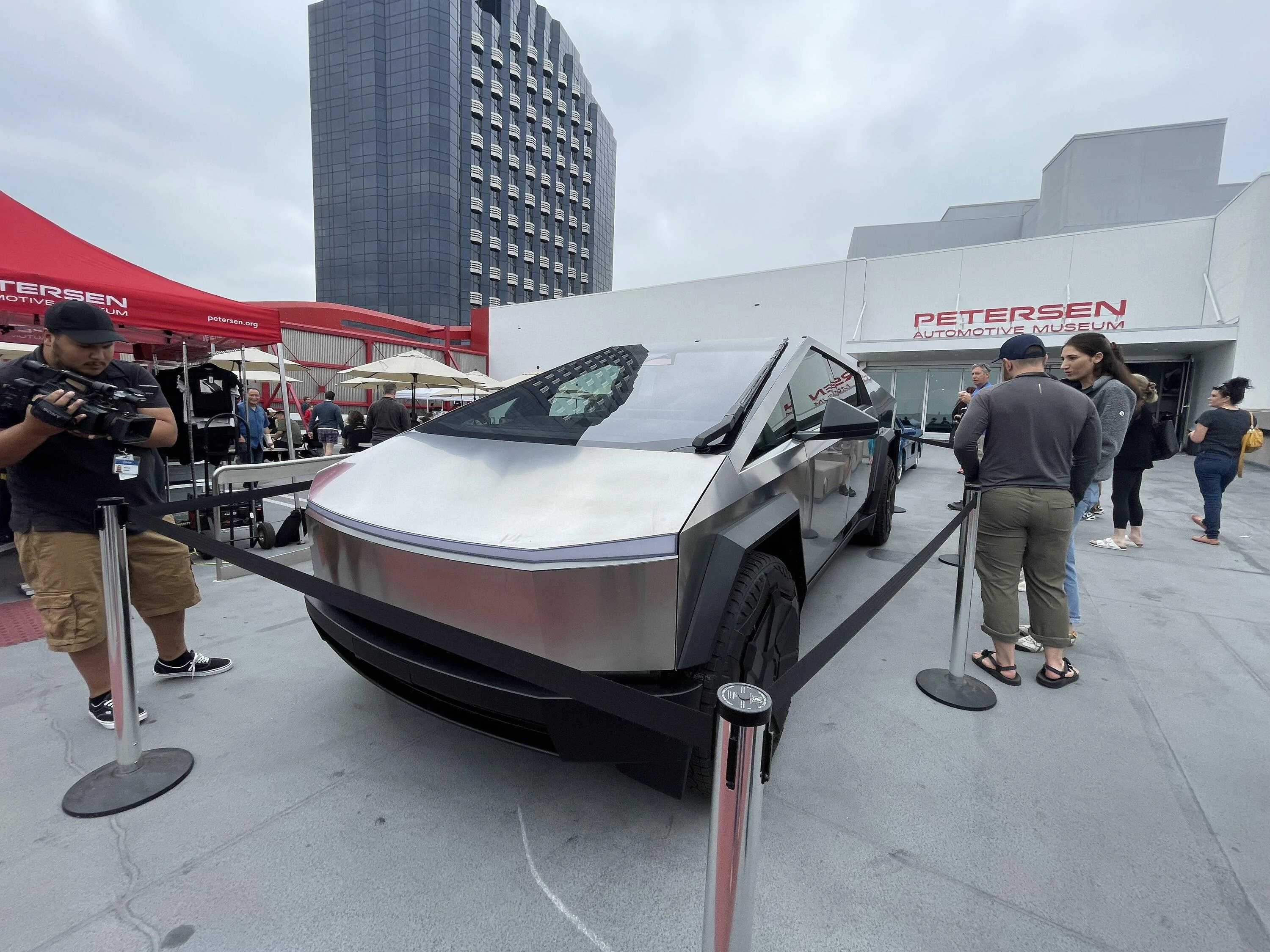 Rivian R1T R1S Video: Petersen Museum's Inaugural All EV Cruise-in Sees Good Rivian Turnout IMG_1186