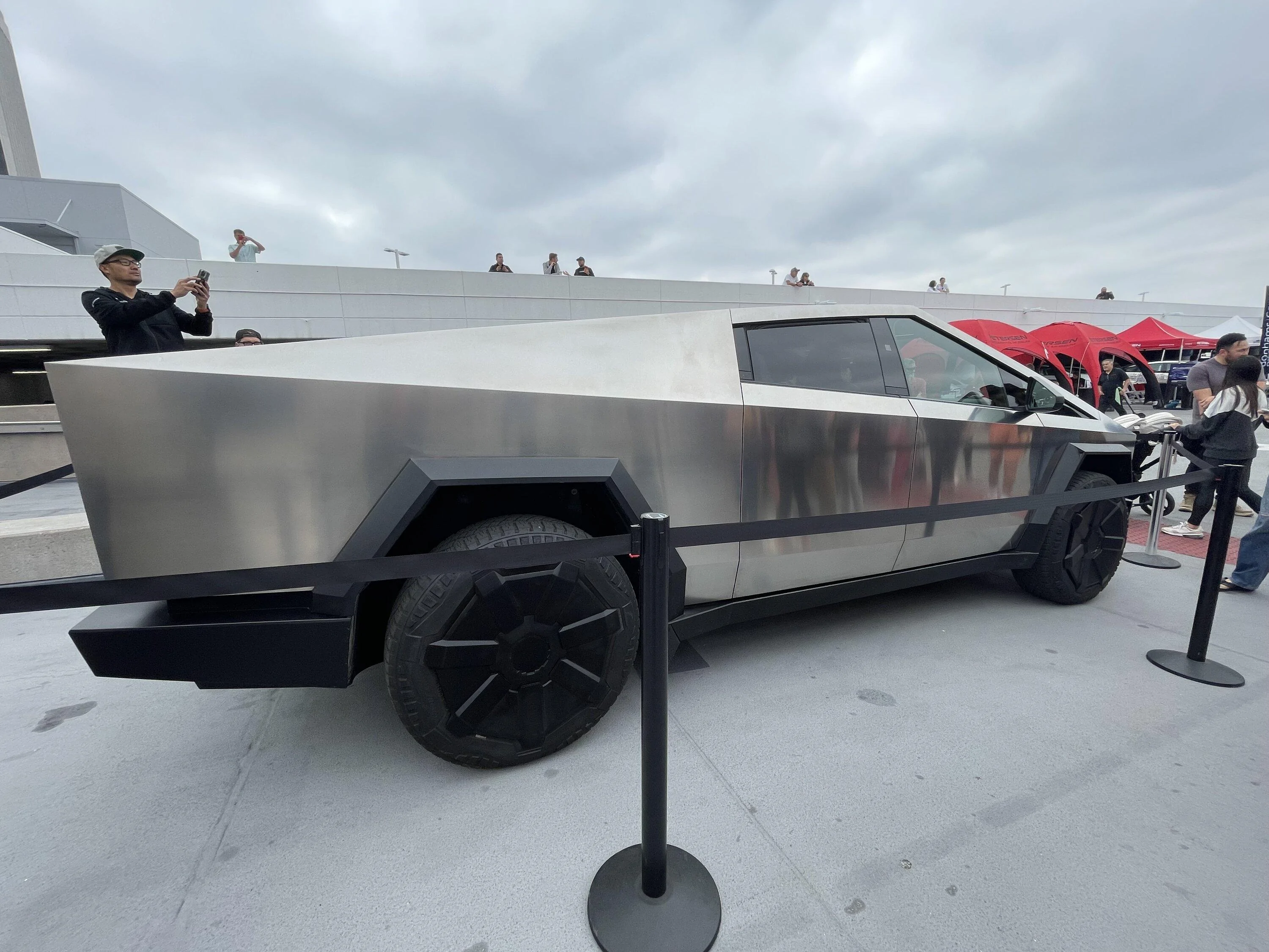 Rivian R1T R1S Video: Petersen Museum's Inaugural All EV Cruise-in Sees Good Rivian Turnout IMG_1190