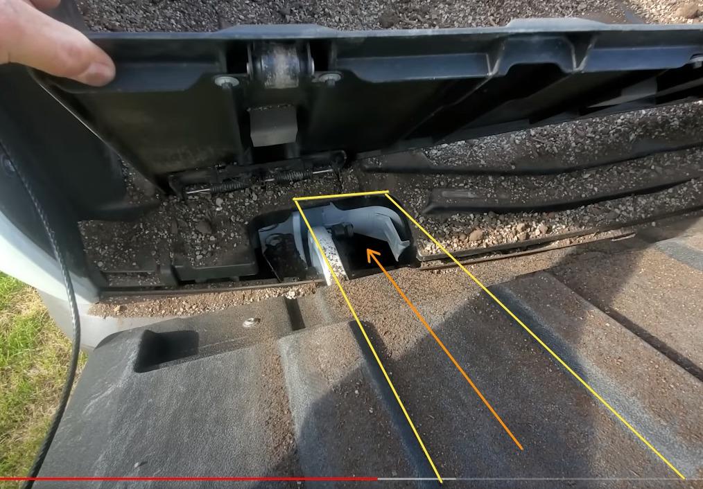 Rivian R1T R1S 3 things I HATE about my Rivian R1T after 10,000 miles -- JerryRigEverything kS0oC9r